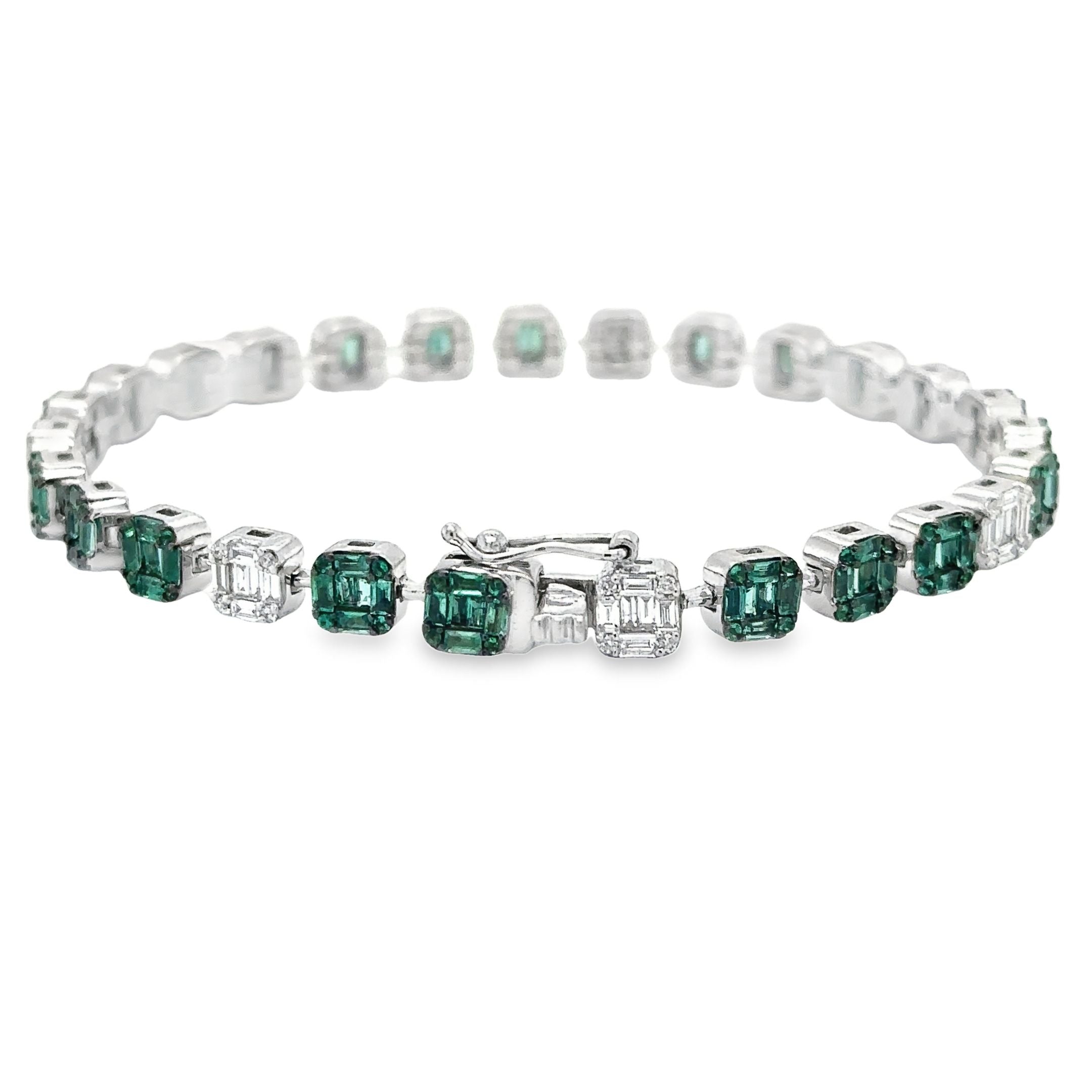 Pulsera De Tenis De Oro Blanco De 14 Quilates Con Esmeraldas Y Diamantes 4.03 Ct.