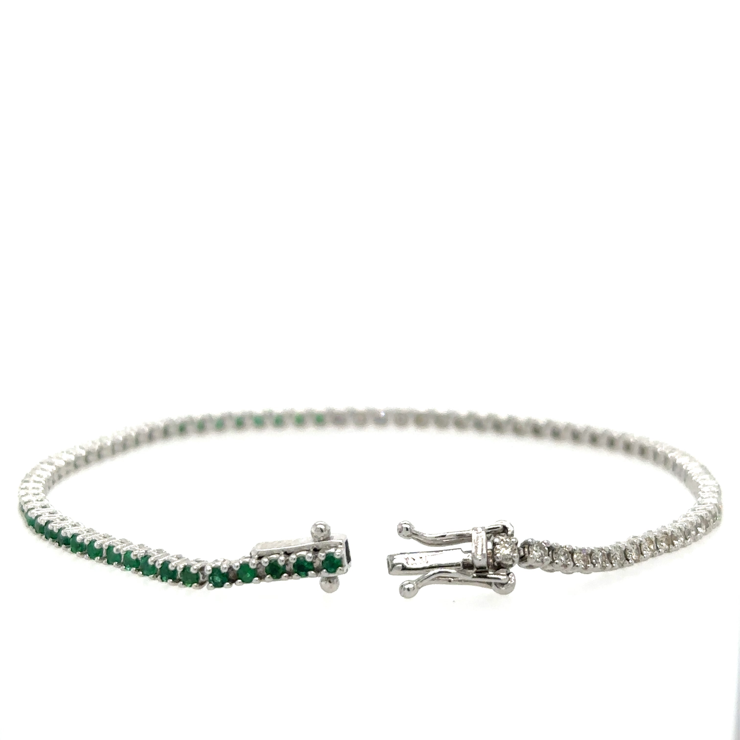 Pulsera De Tenis De Oro Blanco De 14 Quilates Con Diamantes Y Esmeraldas 1.54 Ct.