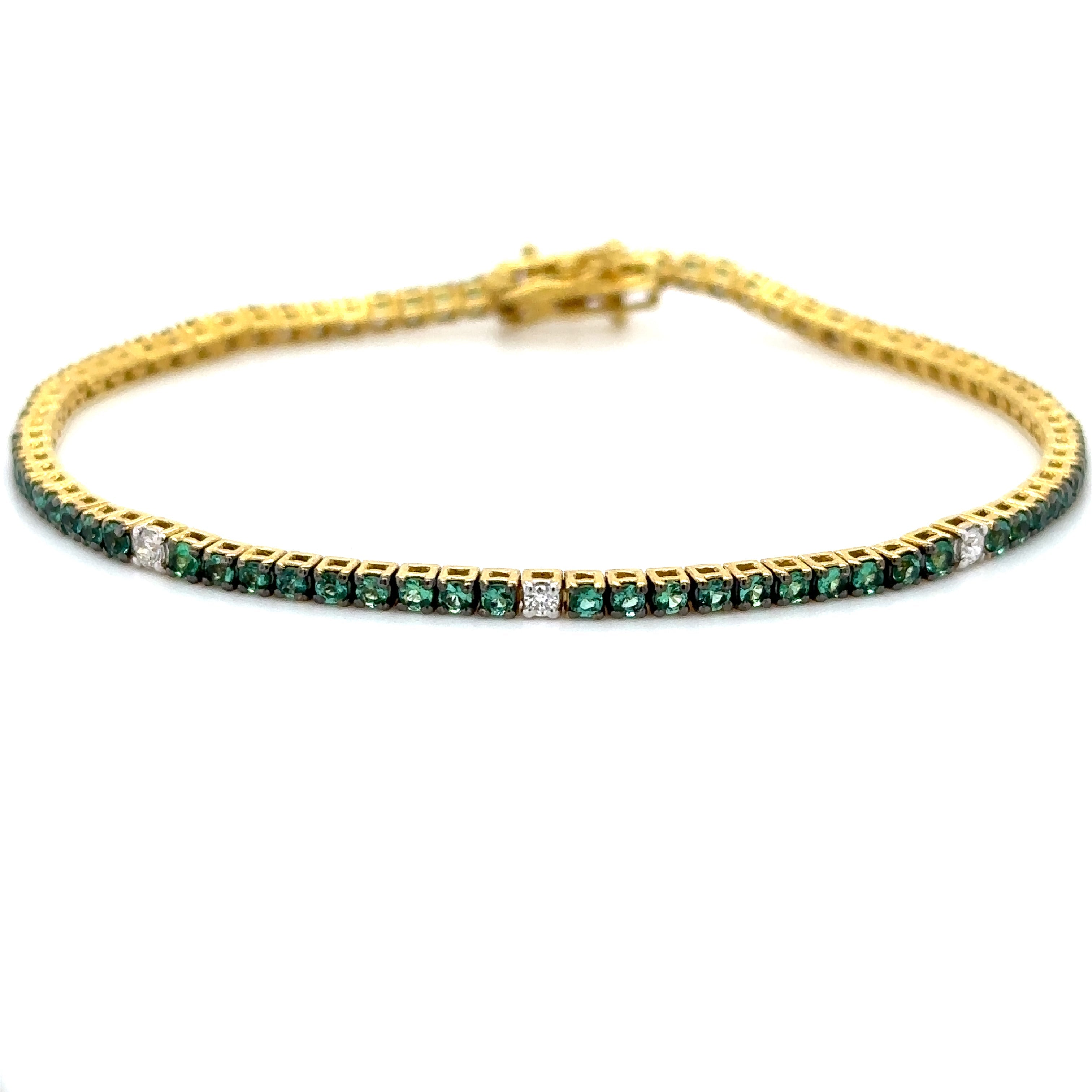 Pulsera De Tenis De Oro Amarillo De 18 Quilates Con Esmeraldas Y Diamantes 1.68 Ct.