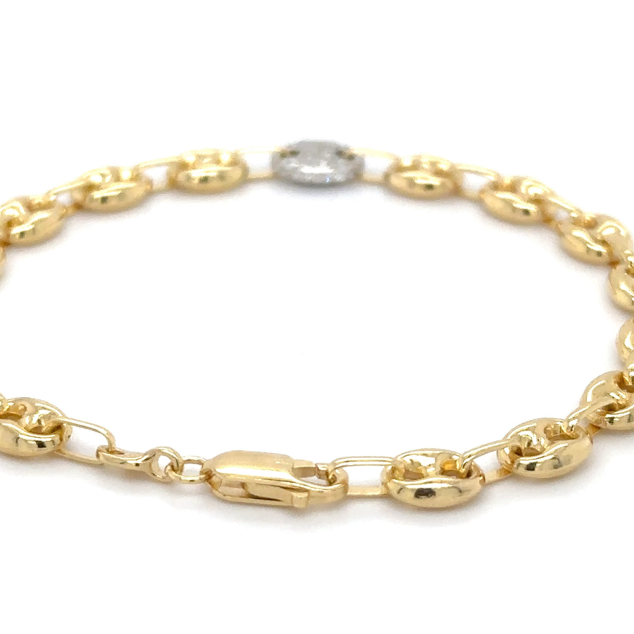 Pulsera Mariner Hueca De Oro Amarillo De 14Kt Con Eslabones De Diamantes 0.28 Ct.