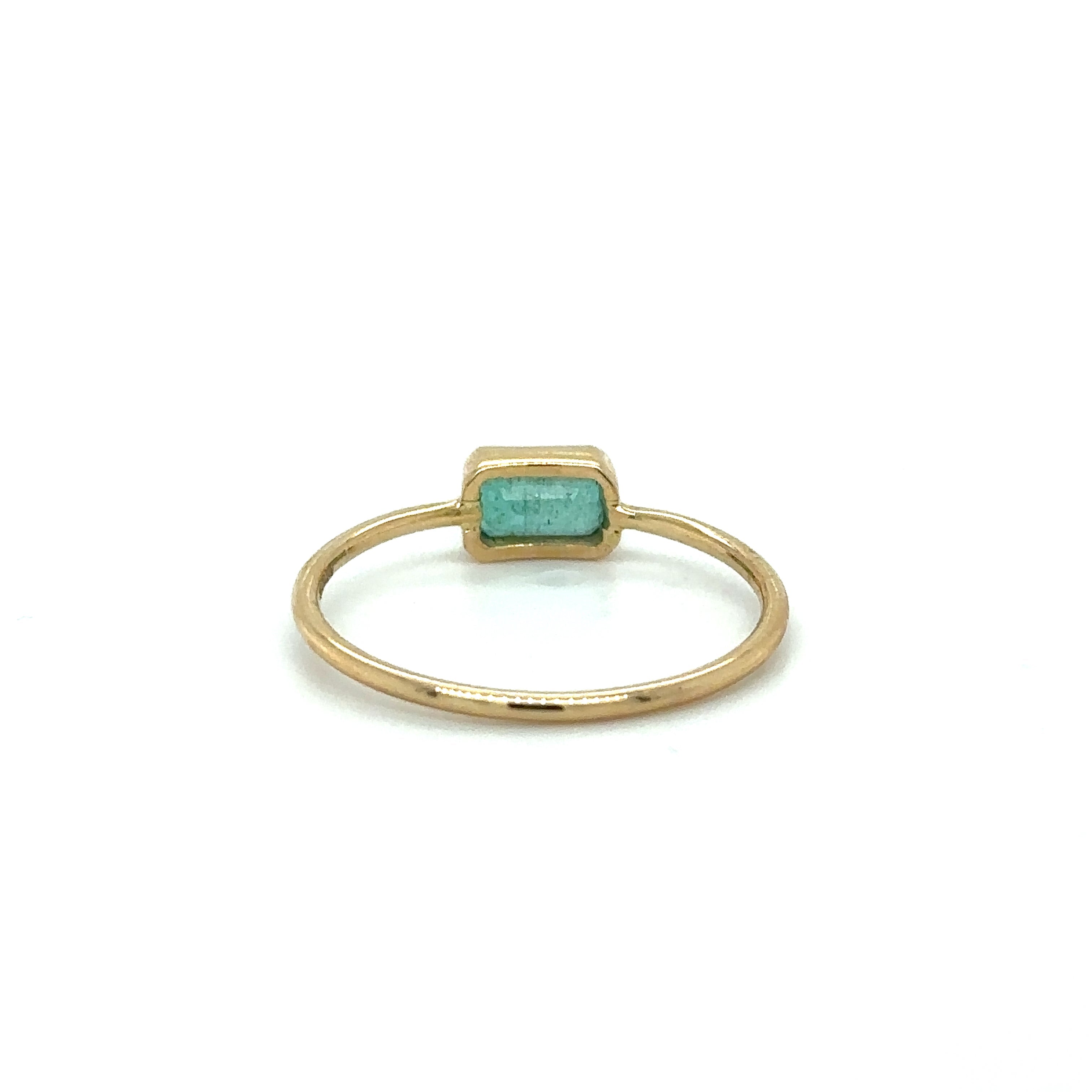 Anillo De Oro Amarillo De 14 Quilates Con Esmeralda 1.05 Ct.