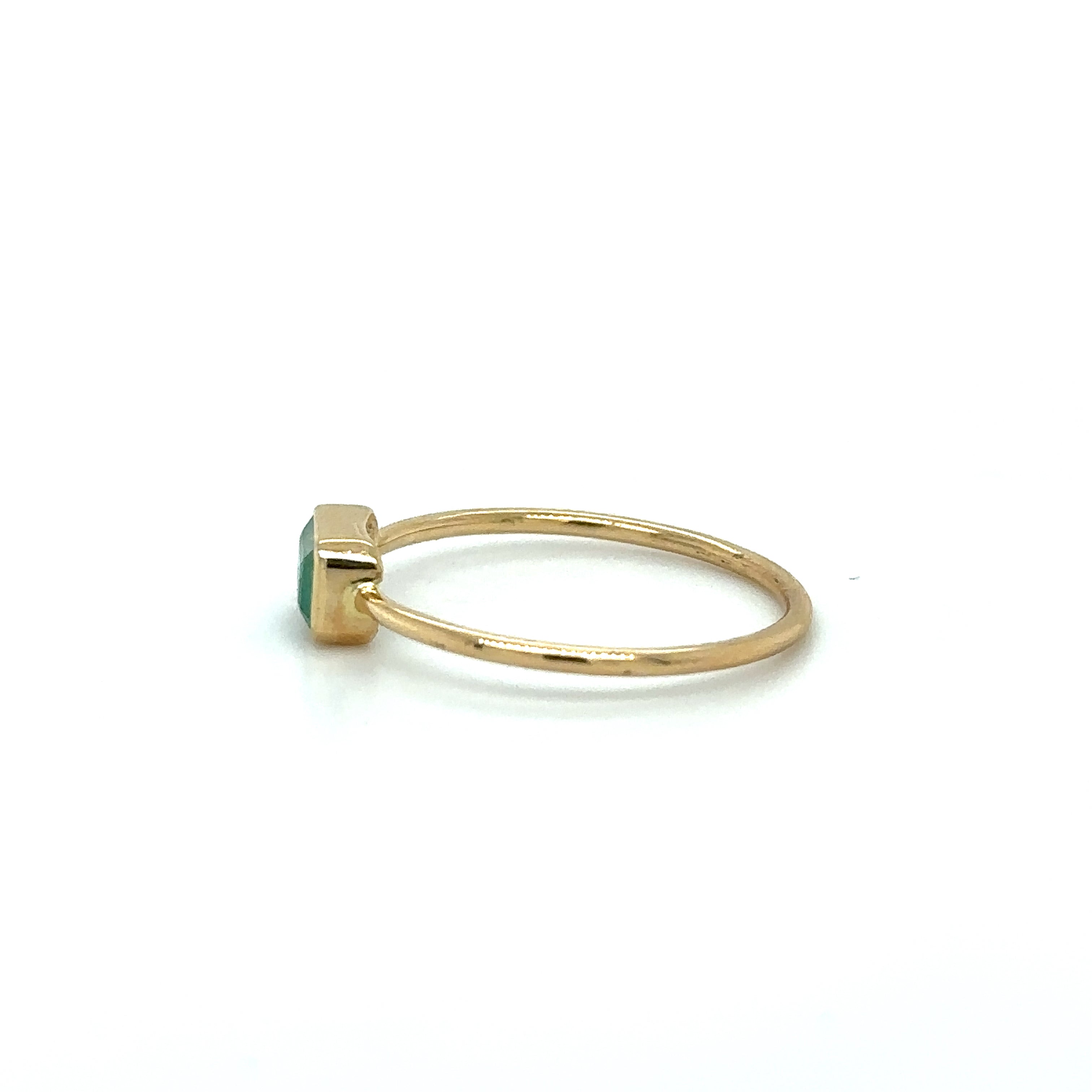 Anillo De Oro Amarillo De 14 Quilates Con Esmeralda 1.05 Ct.