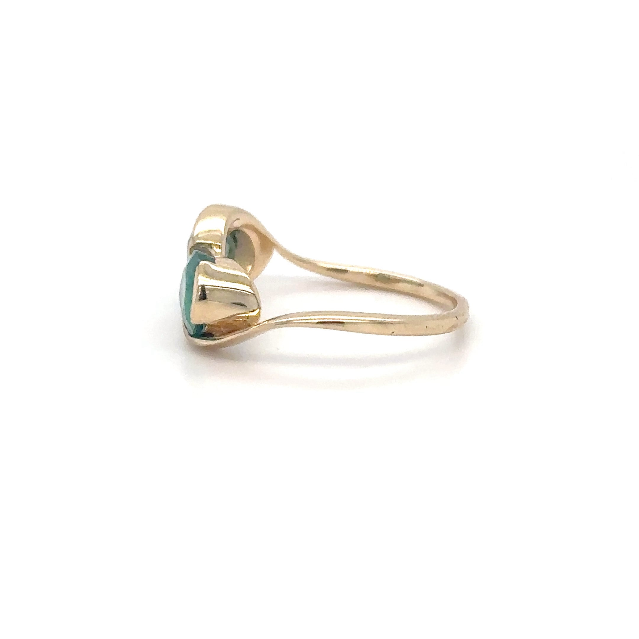 Anillo De Oro Amarillo De 14 Quilates Con Esmeralda 1.88 Ct.