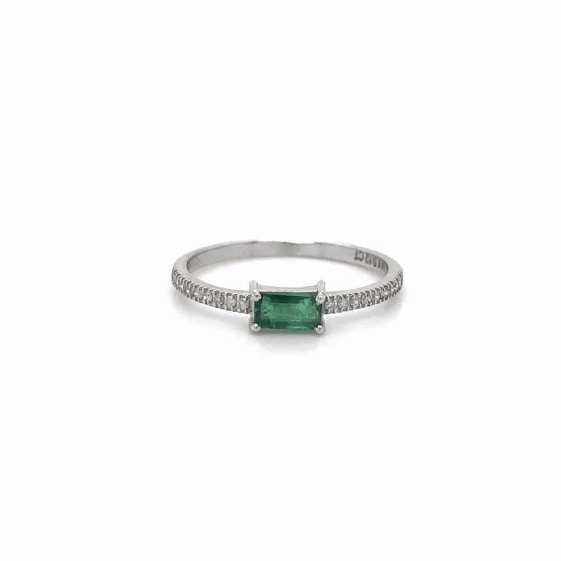 Anillo De Oro Blanco De 14 Quilates Con Esmeraldas Y Diamantes 0.52 Ct.