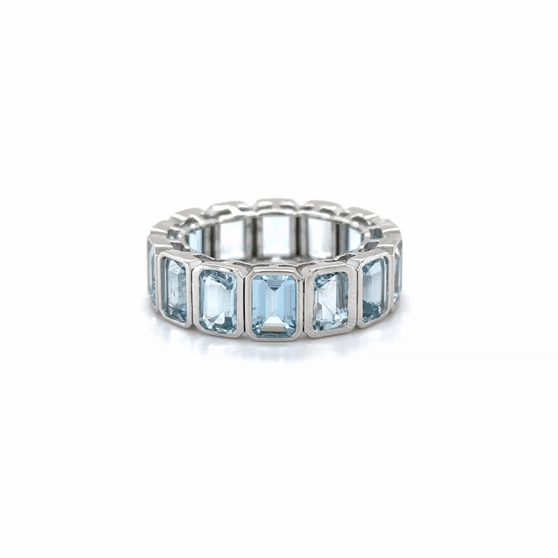Anillo De Eternidad De Aguamarina De Corte Esmeralda De Oro Blanco De 14Kt 6.46 Ct.