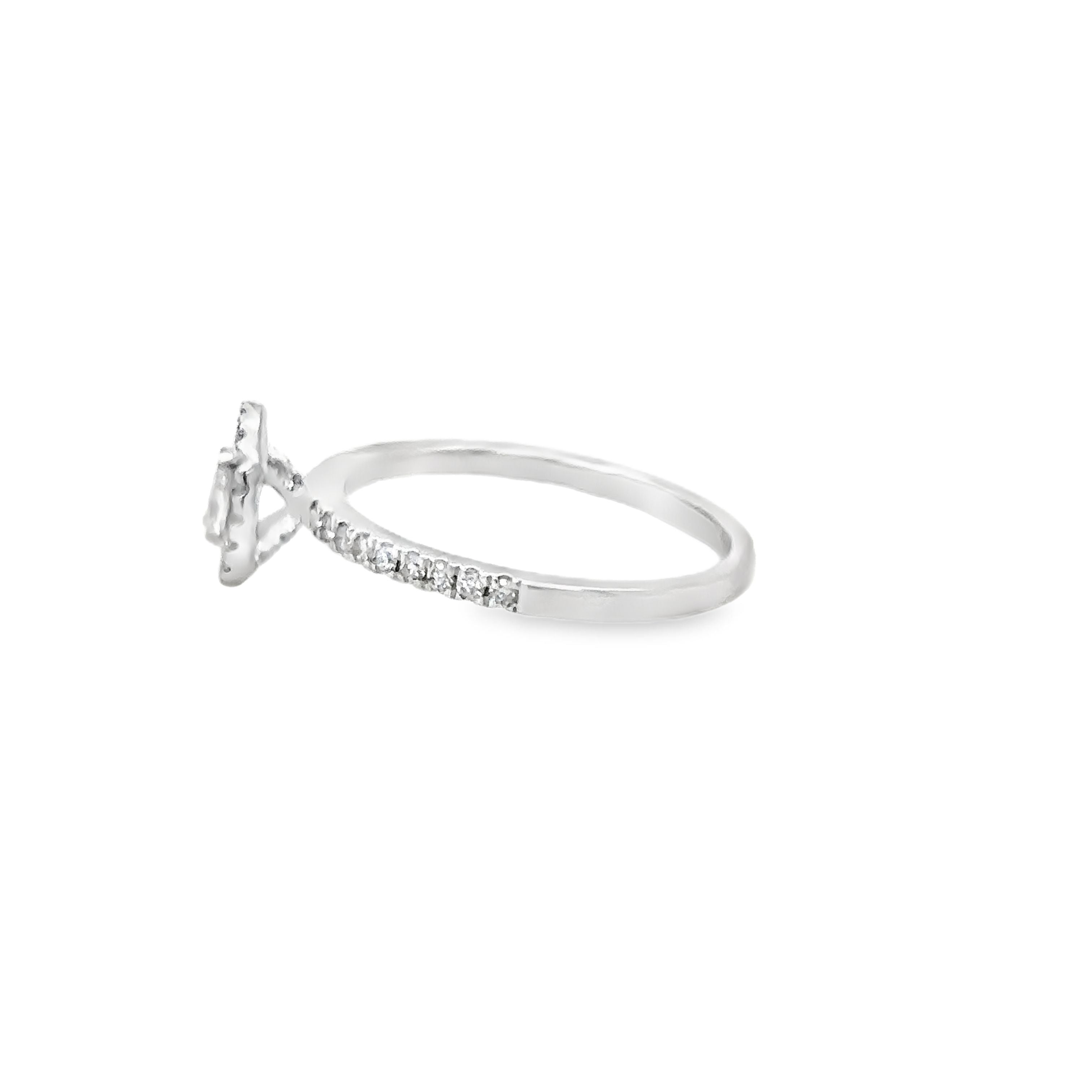 Anillo De Diamantes En Forma De Pera De Oro Blanco De 14 Kt 0.39 Ct.