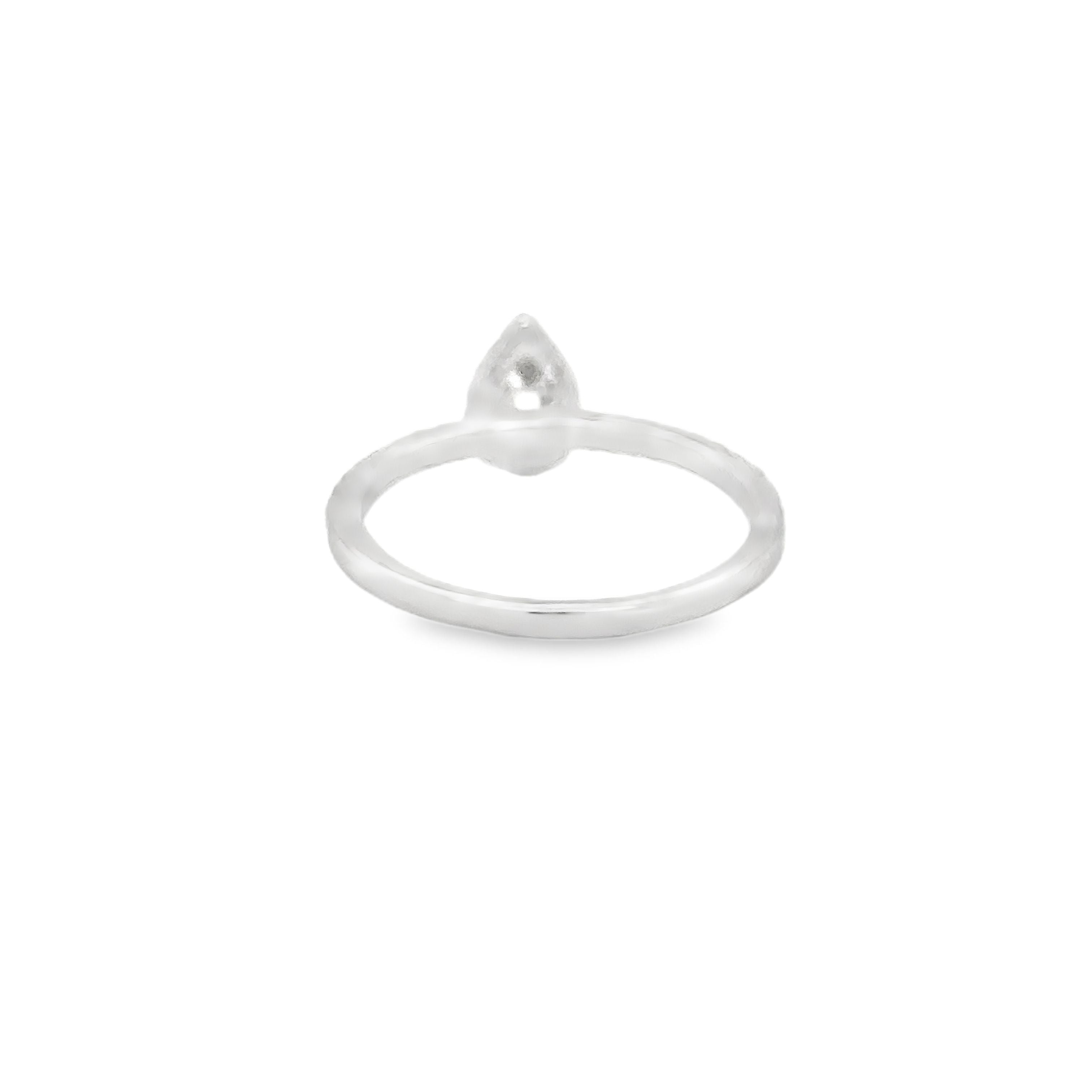 Anillo De Diamantes En Forma De Pera De Oro Blanco De 14 Kt 0.39 Ct.