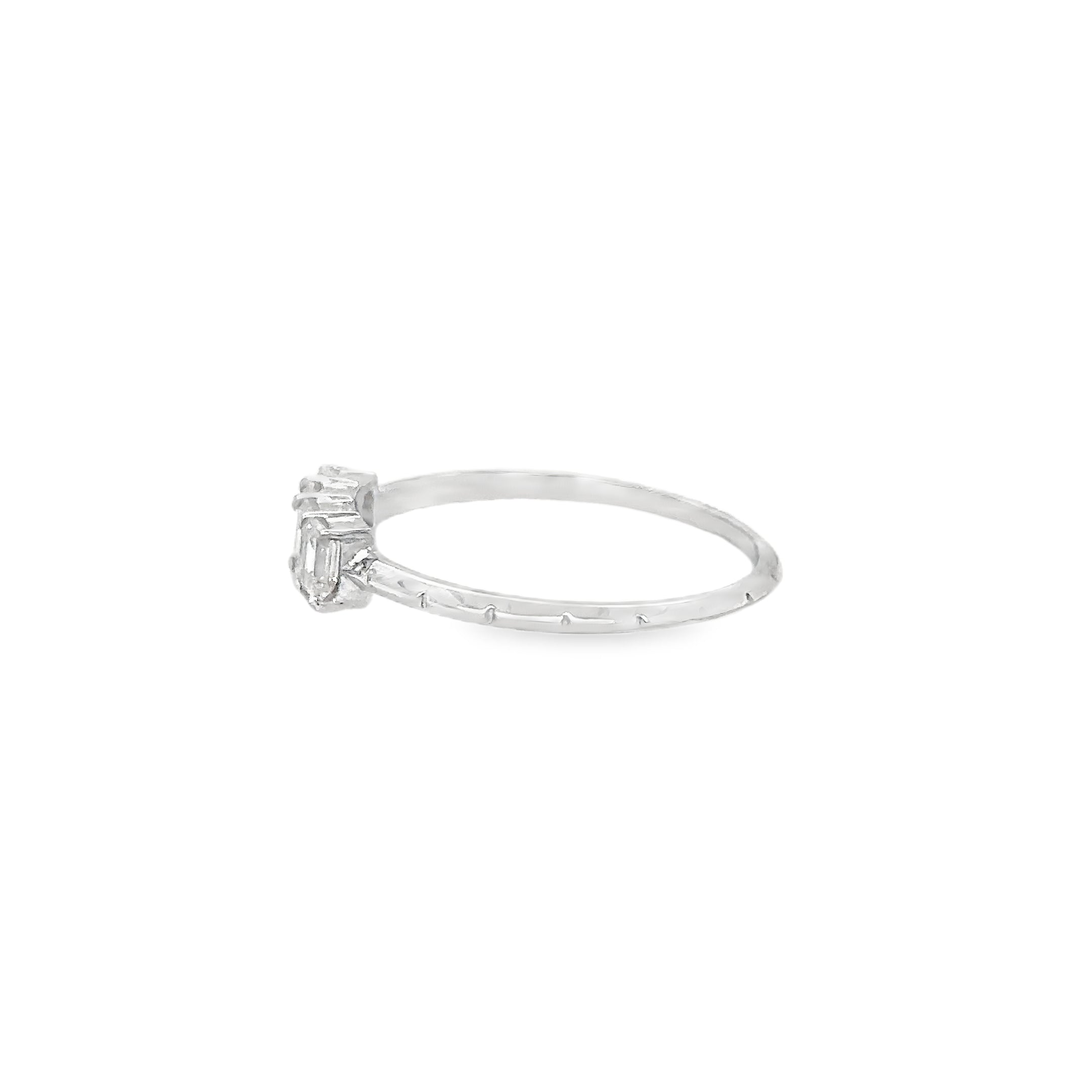 Anillo De Diamantes Baguette De Oro Blanco De 14 Kt 0.46 Ct.