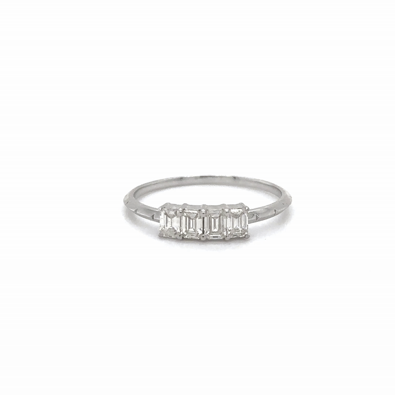 Anillo De Diamantes Baguette De Oro Blanco De 14 Kt 0.46 Ct.