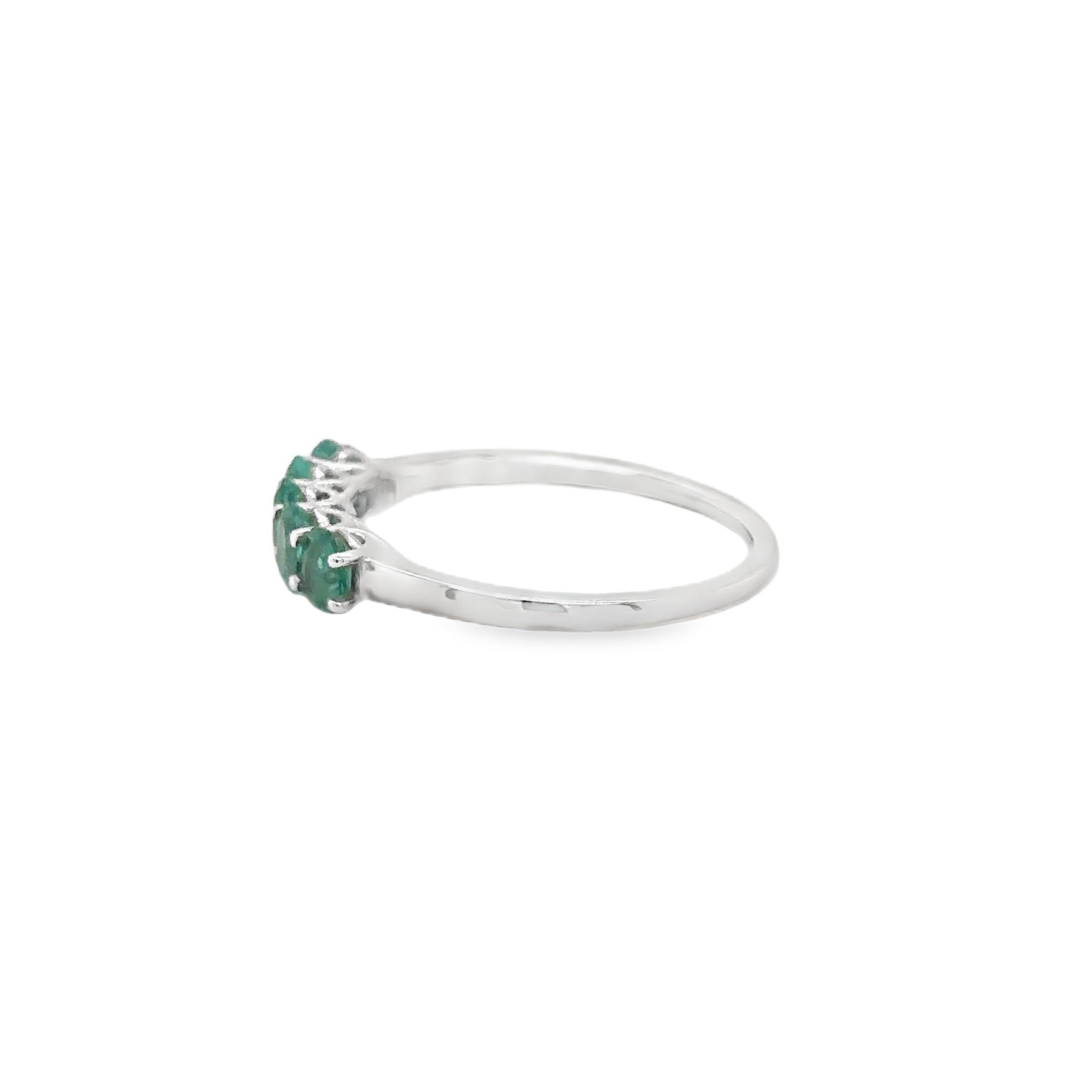 Anillo De Oro Blanco De 18 Quilates Con Esmeralda 0.72 Ct.