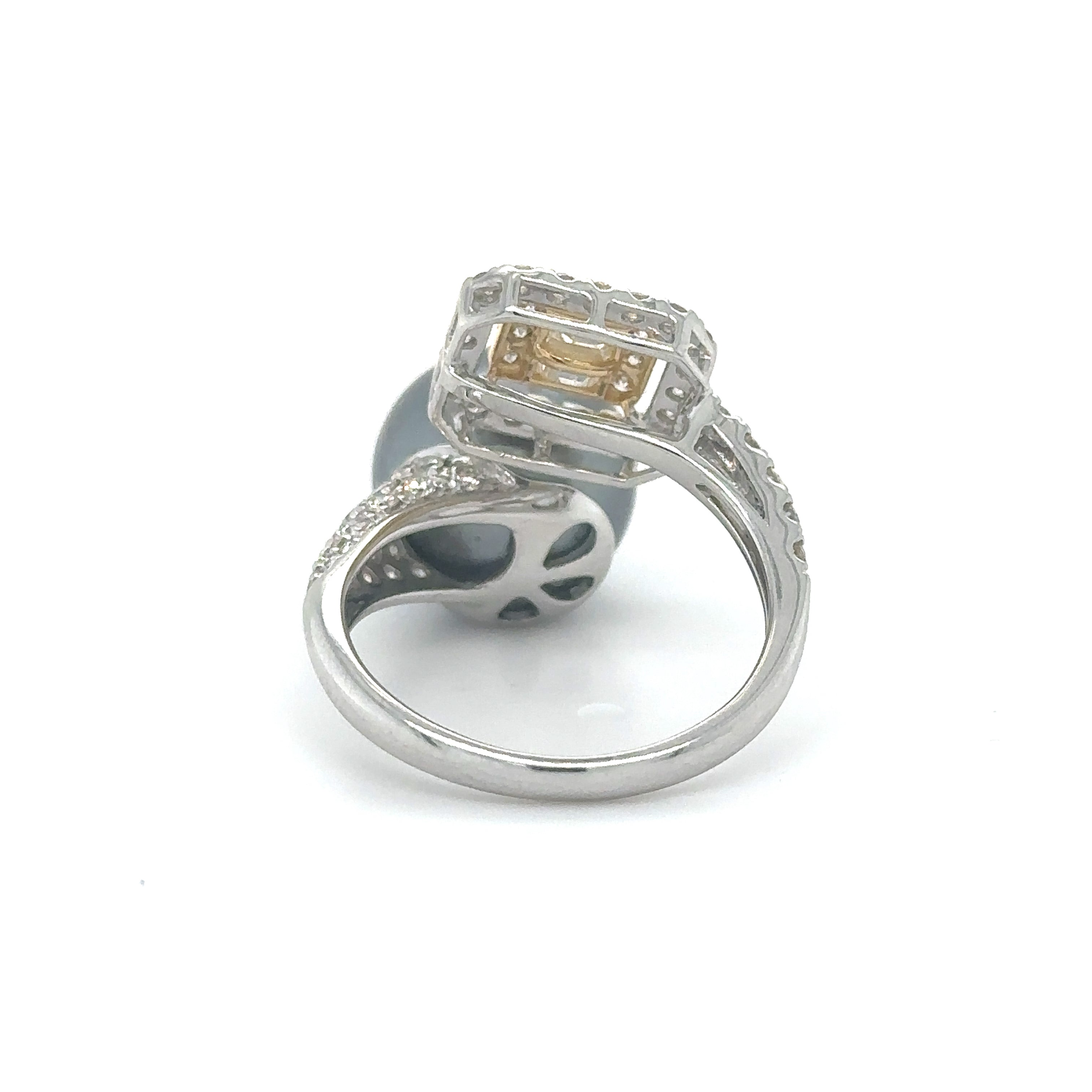 Anillo De Oro Blanco De 18 Quilates Con Perlas Y Diamantes 1.12 Ct.