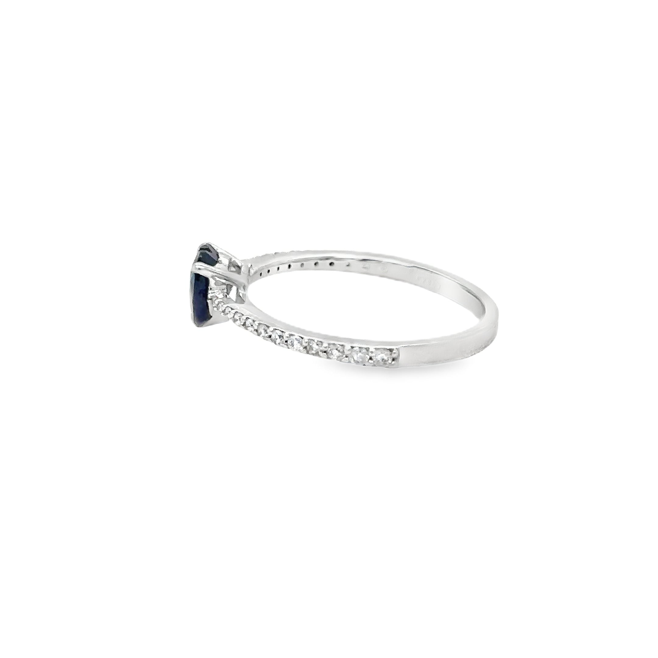 Anillo Corazón De Oro Blanco De 18 Quilates Zafiro Azul Y Diamantes 1.07 Ct.