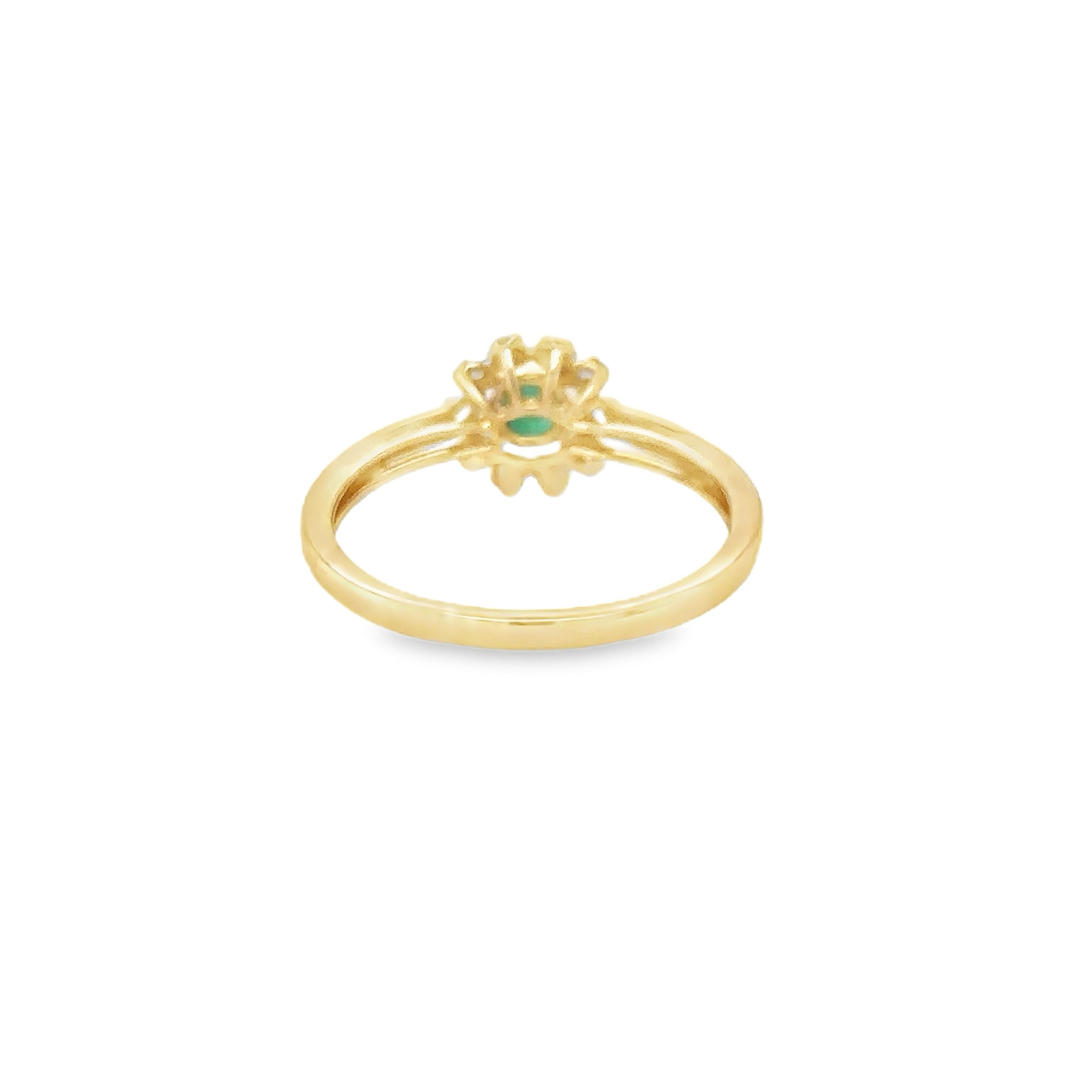 Anillo De Oro Amarillo De 14 Quilates Con Esmeraldas Y Diamantes 0.44 Ct.