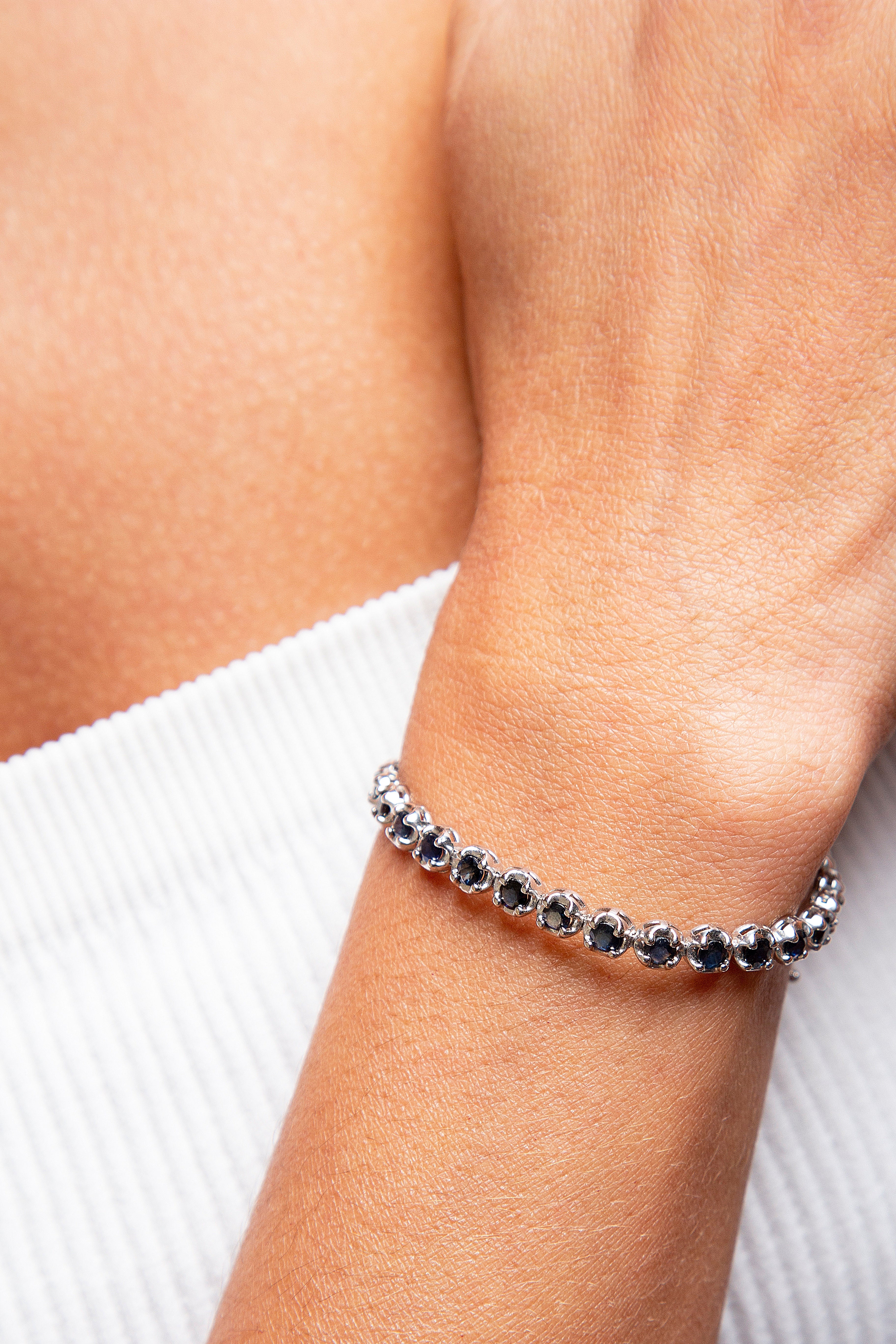 Pulsera Tennis Bezel Zafiro Oro Blanco 14K 5 ct.