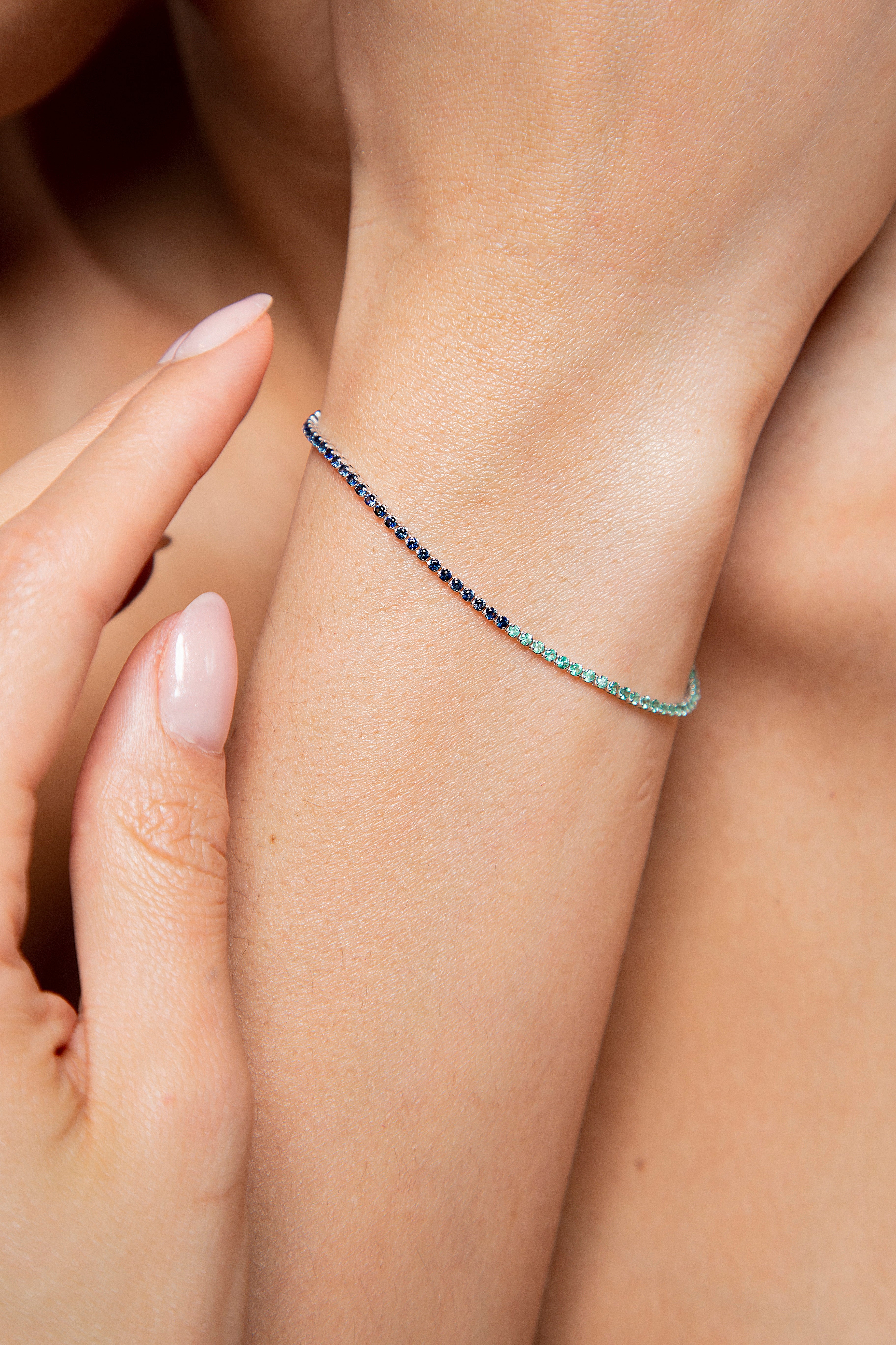 Pulsera Tennis Esmeralda Zafiro Oro Blanco 14K 1.07 ct.