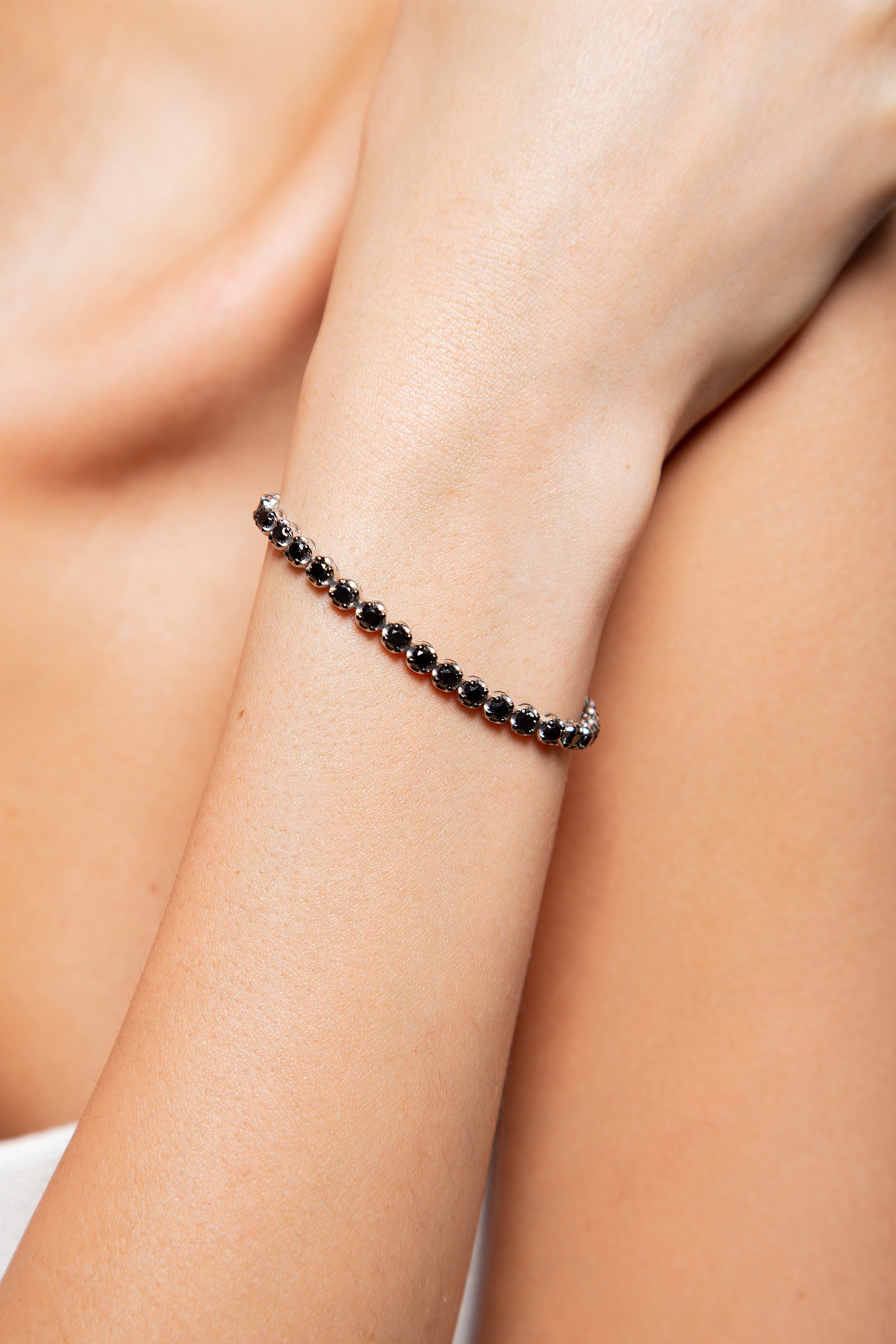 Pulsera Bezel Diamante Negro Oro Blanco 14K 6 ct.