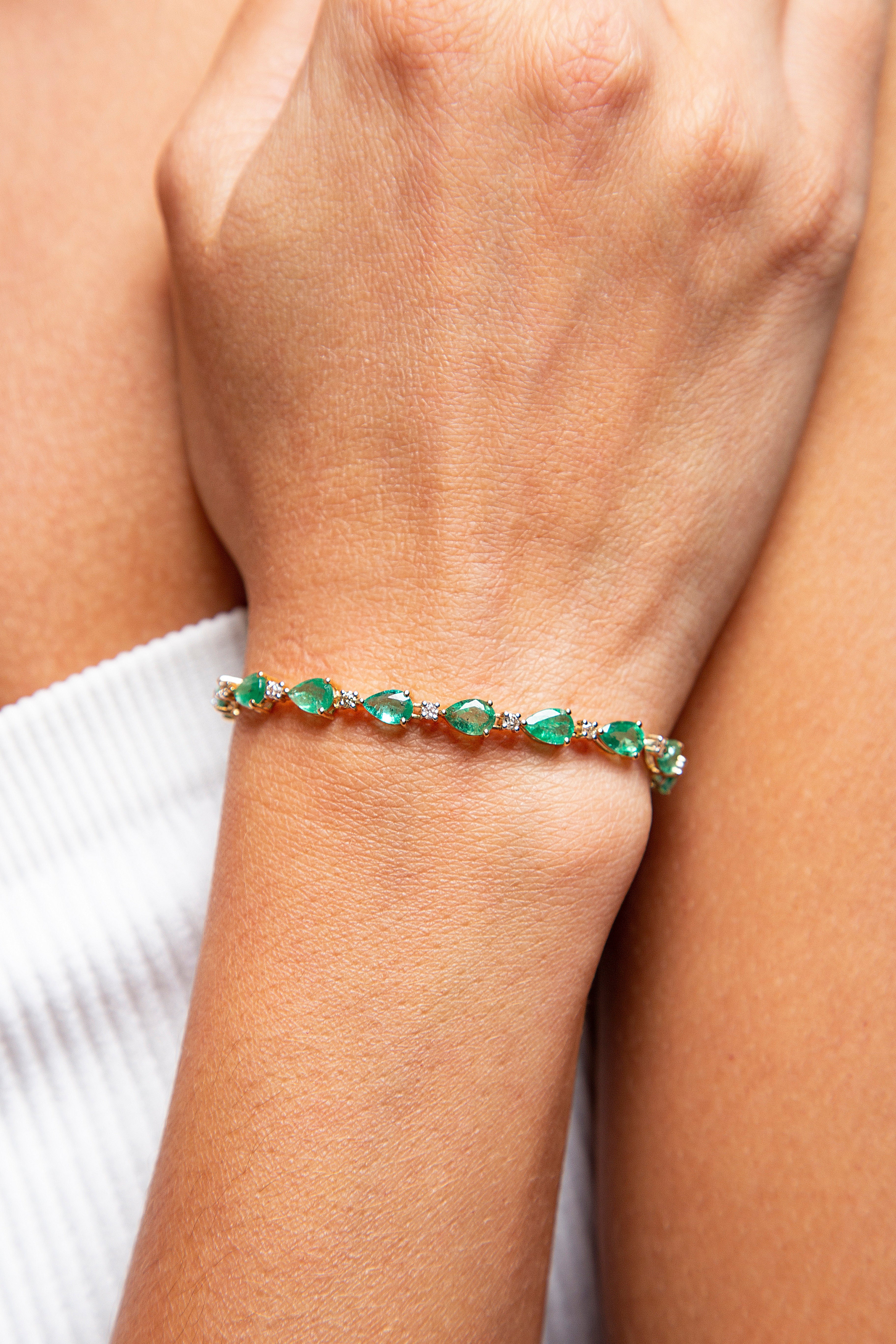 Pulsera Multi Shape Diamante Esmeralda Oro Amarillo 14K 7.02 ct.