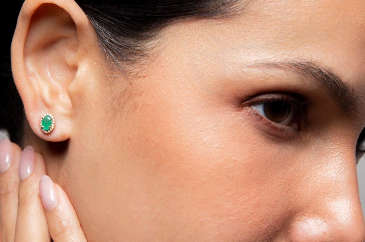 Aretes Studs Oval Diamante Esmeralda Oro Amarillo 14K 1.01 ct.