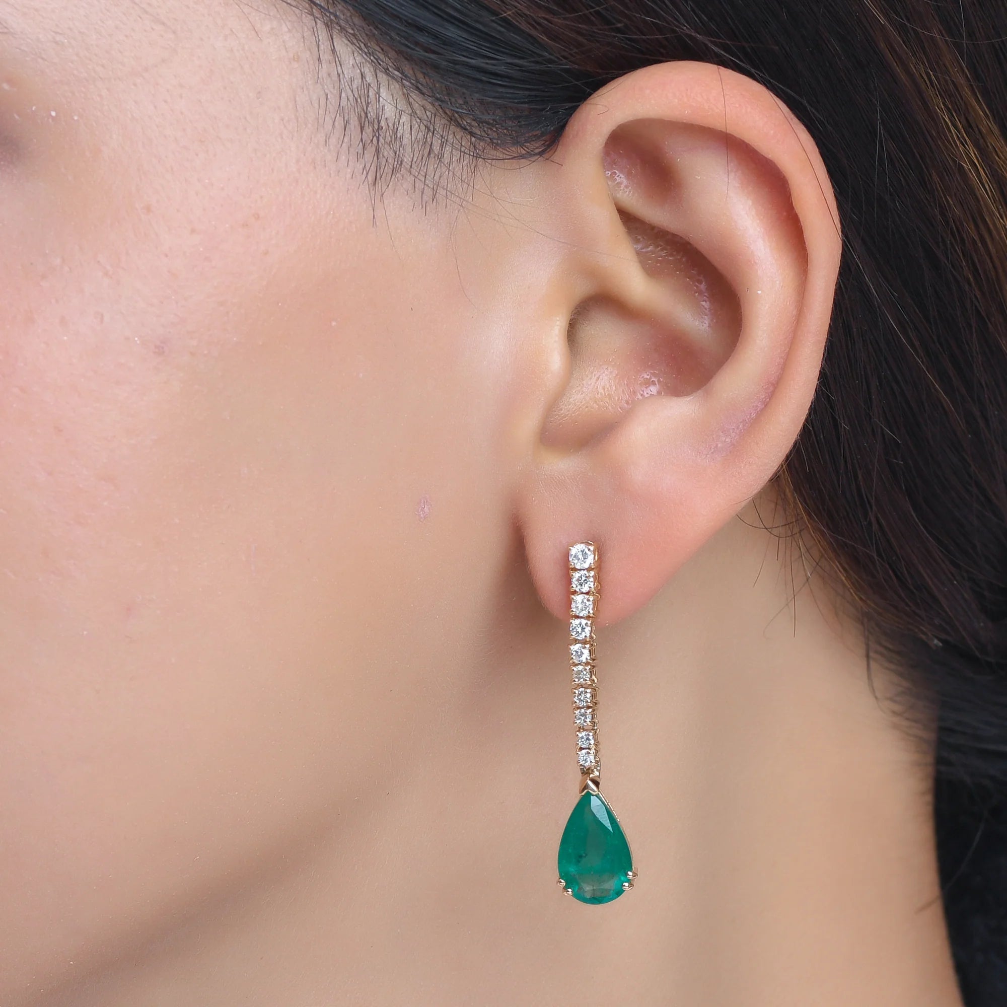 Aretes Esmeralda Diamantes 6 cts oro 18k