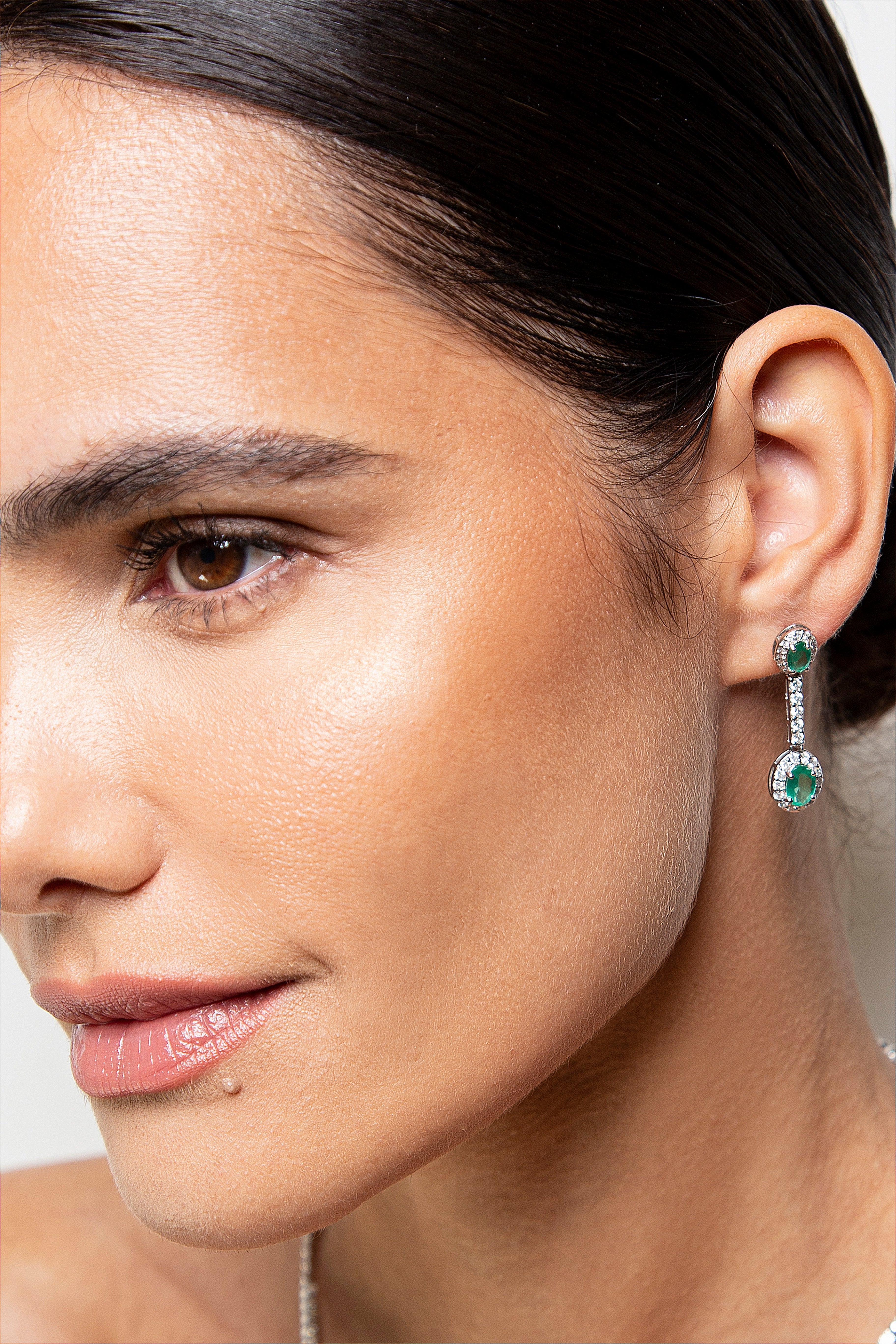 Aretes Largos / Colgantes Diamante Esmeralda Oro Blanco 14K 2.84 ct.