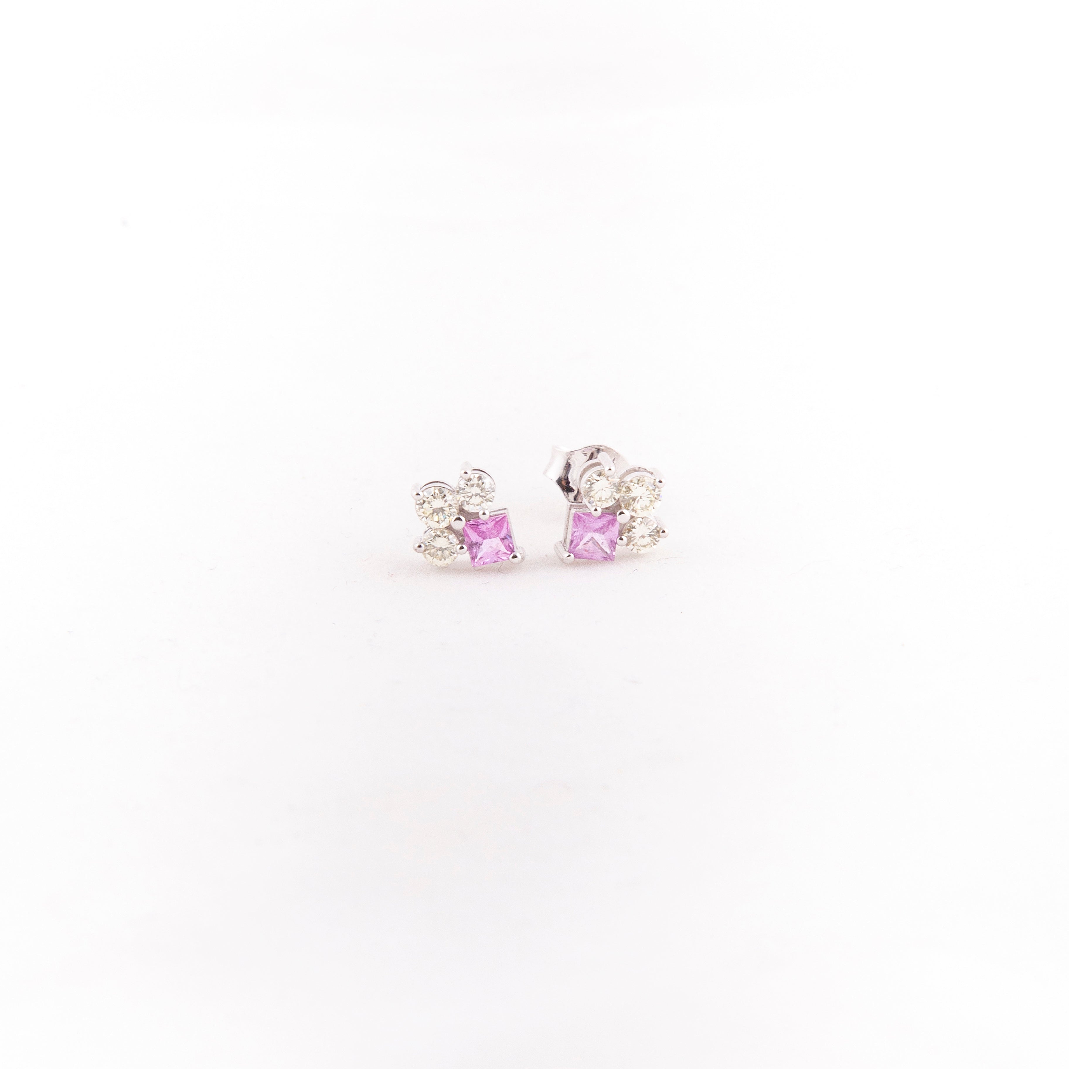 Aretes Studs Multi Shape Diamante Rubí Oro Blanco 14K 0.85 ct.