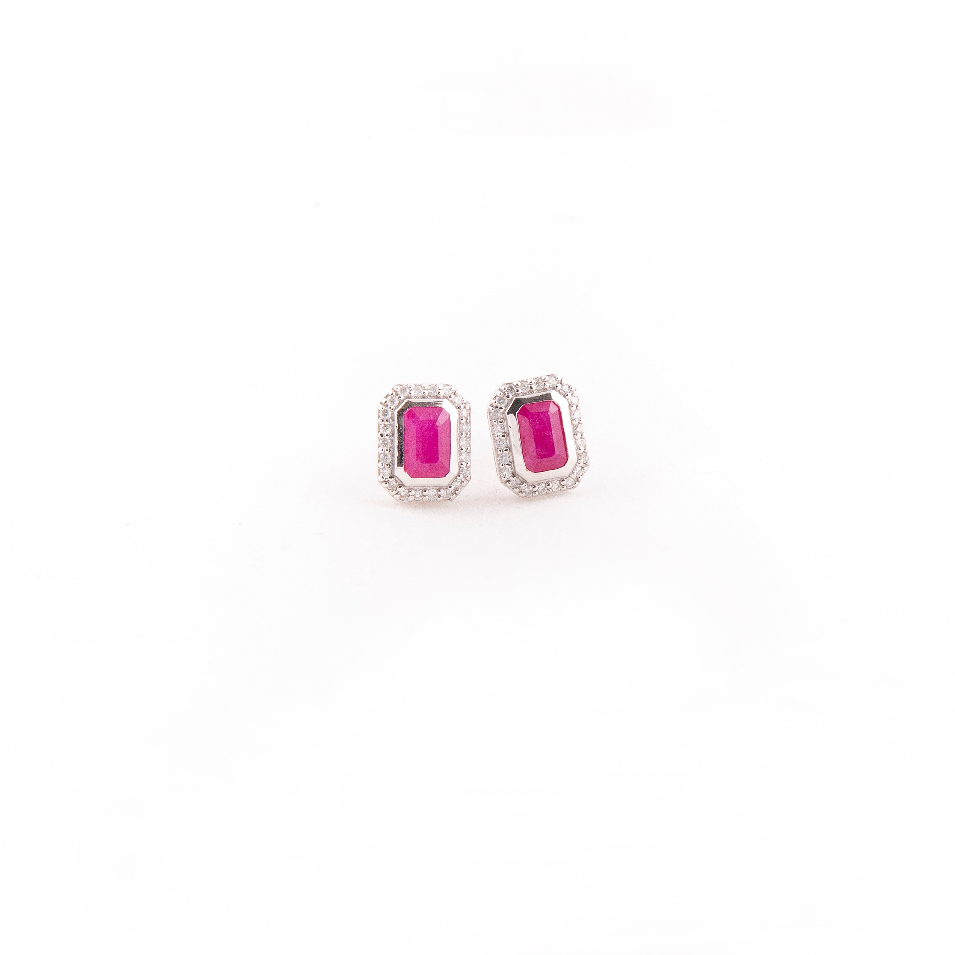 Aretes Studs Bezel Diamante Rubí Oro Blanco 14K 1.91 ct.