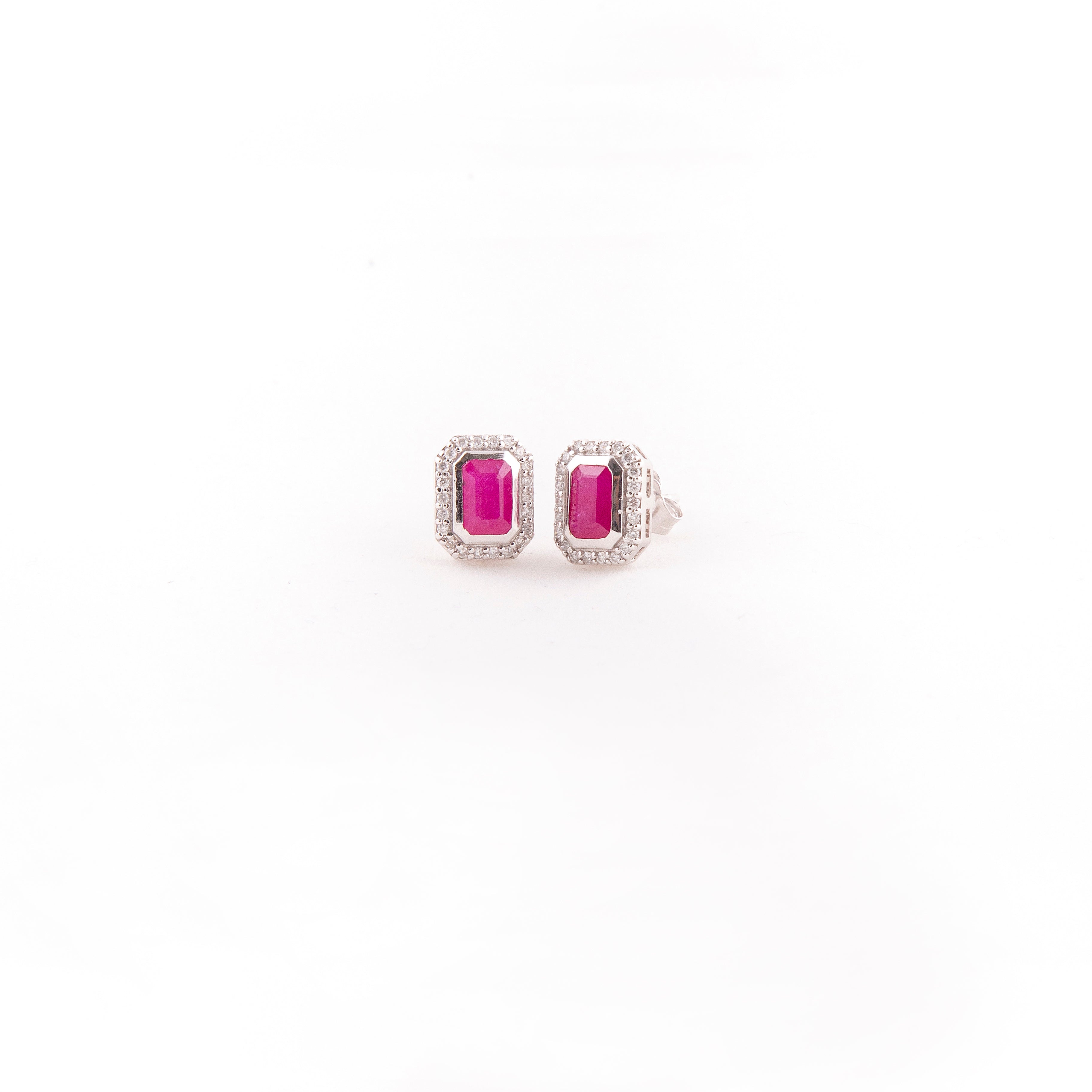 Aretes Studs Bezel Diamante Rubí Oro Blanco 14K 1.91 ct.