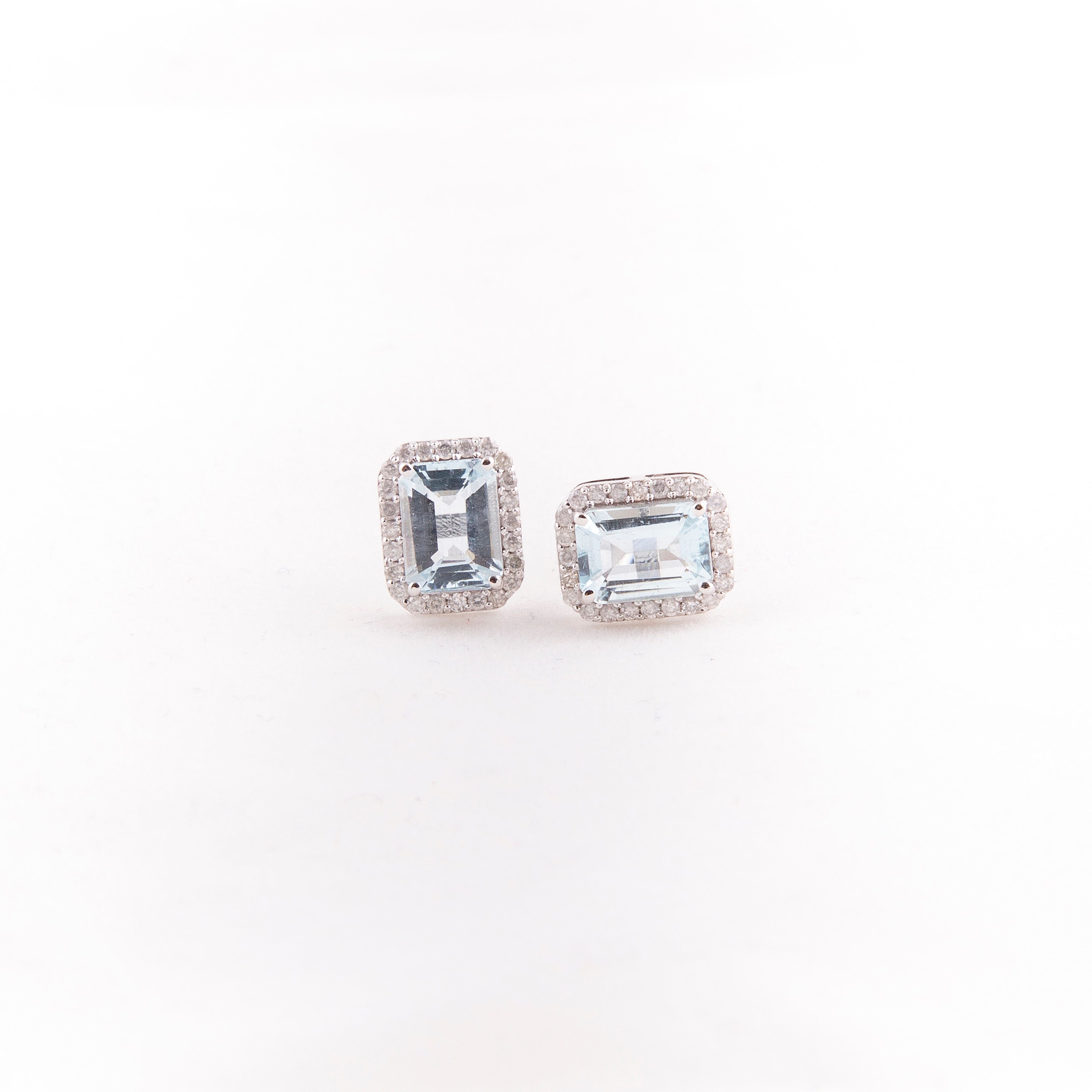 Aretes Studs Halo Diamante Aguamarina Oro Blanco 14K 2.79 ct.
