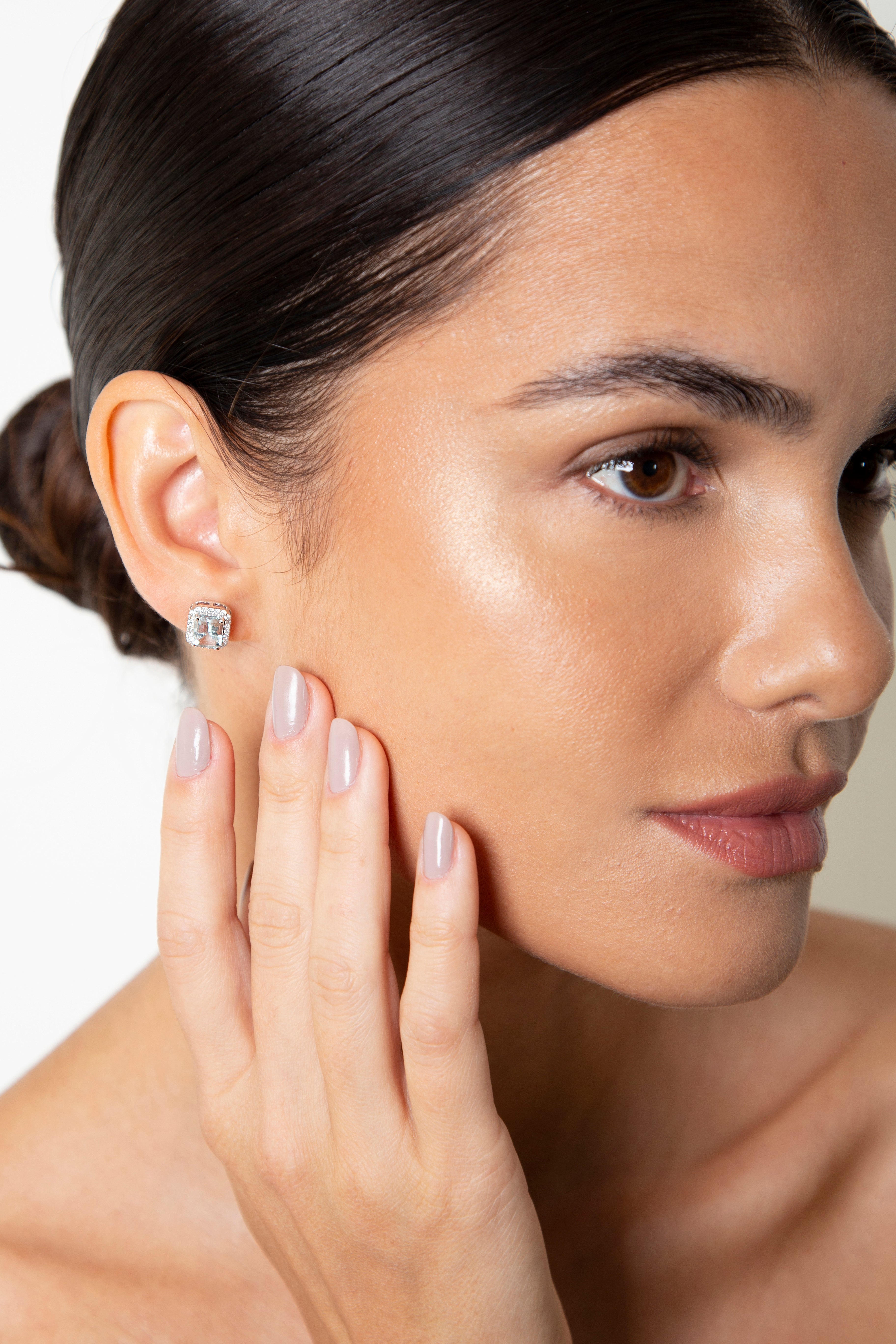 Aretes Studs Halo Diamante Aguamarina Oro Blanco 14K 1.73 ct.