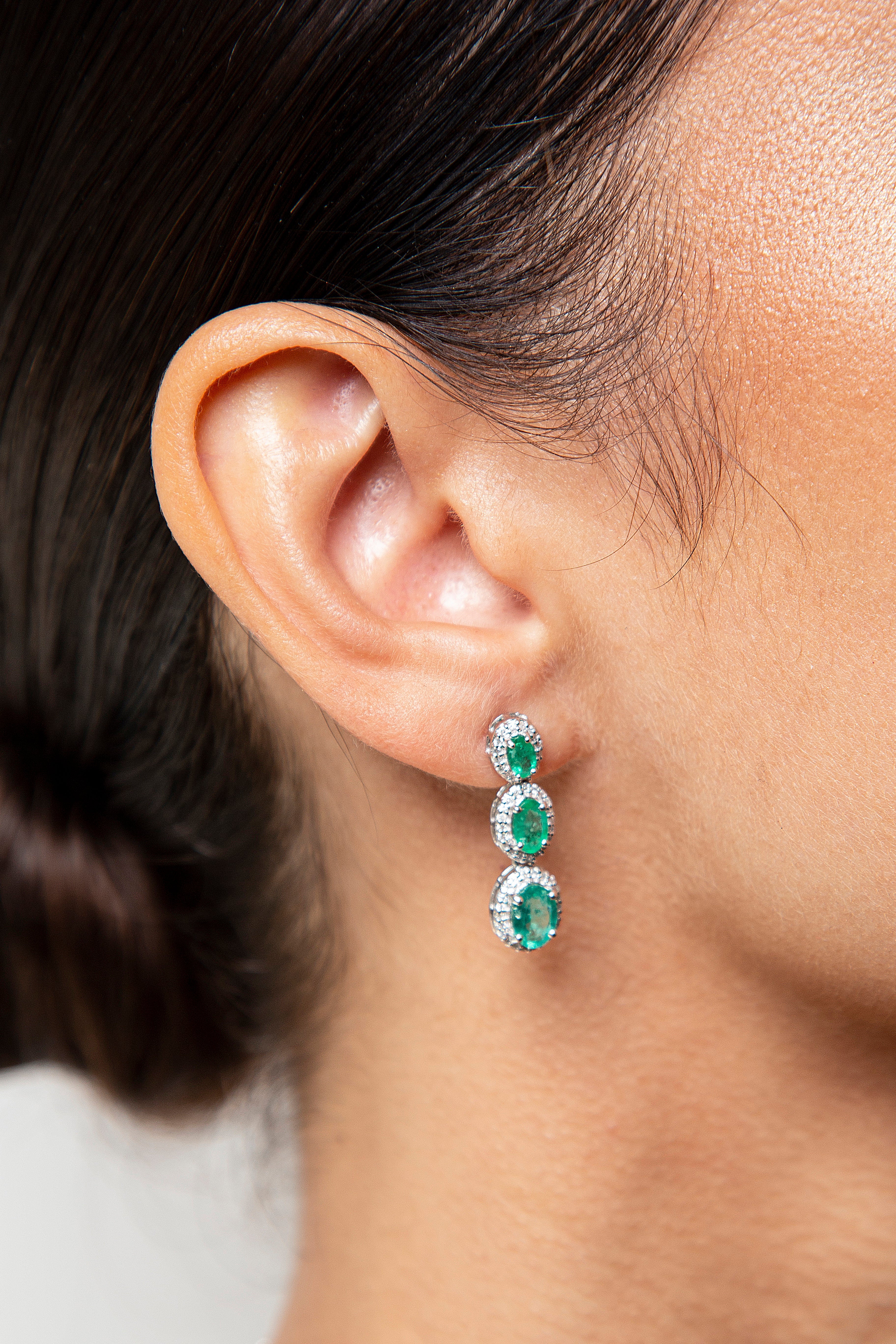 Aretes Largos / Colgantes Diamante Esmeralda Oro Blanco 14K 3.19 ct.