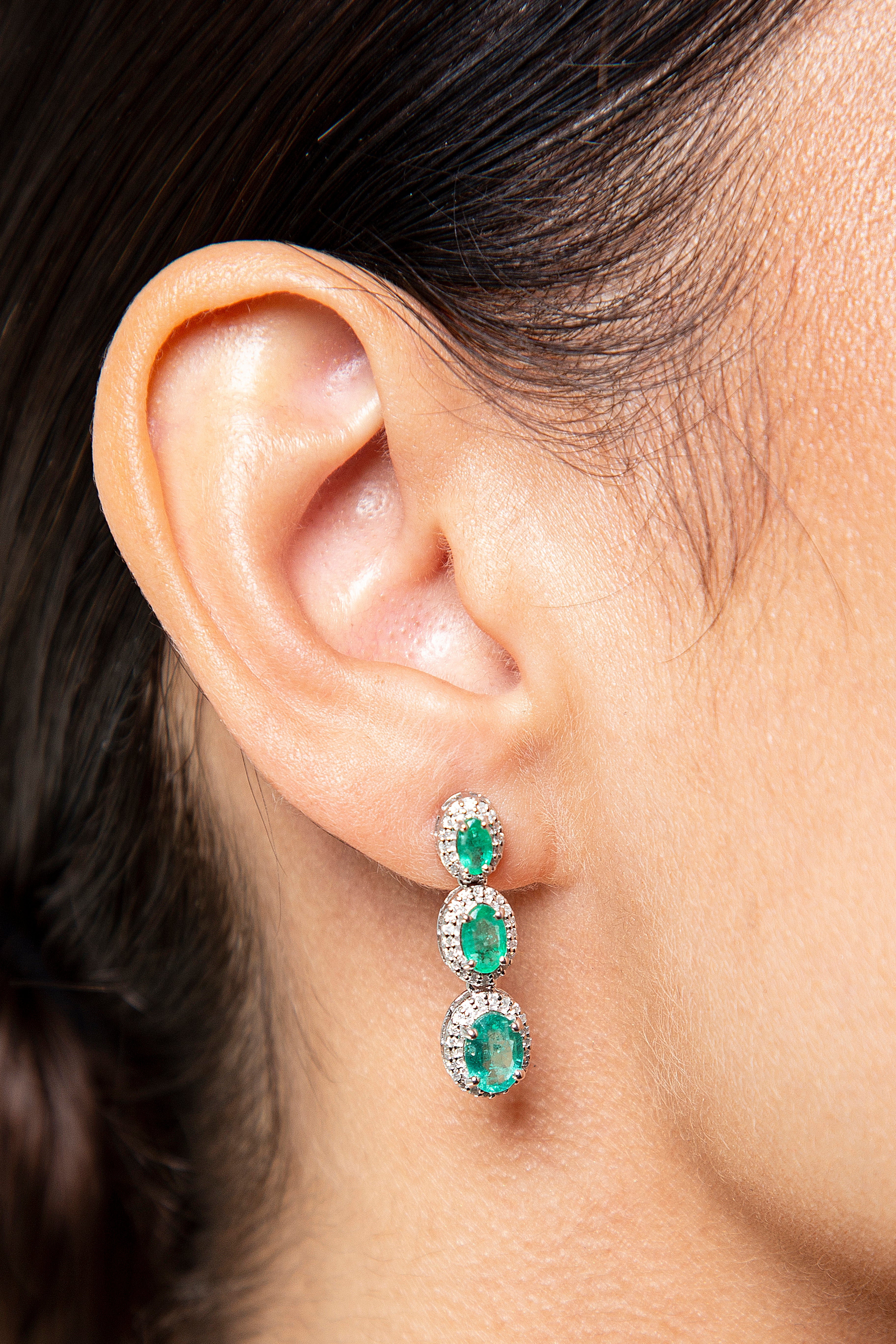 Aretes Largos / Colgantes Diamante Esmeralda Oro Blanco 14K 3.19 ct.