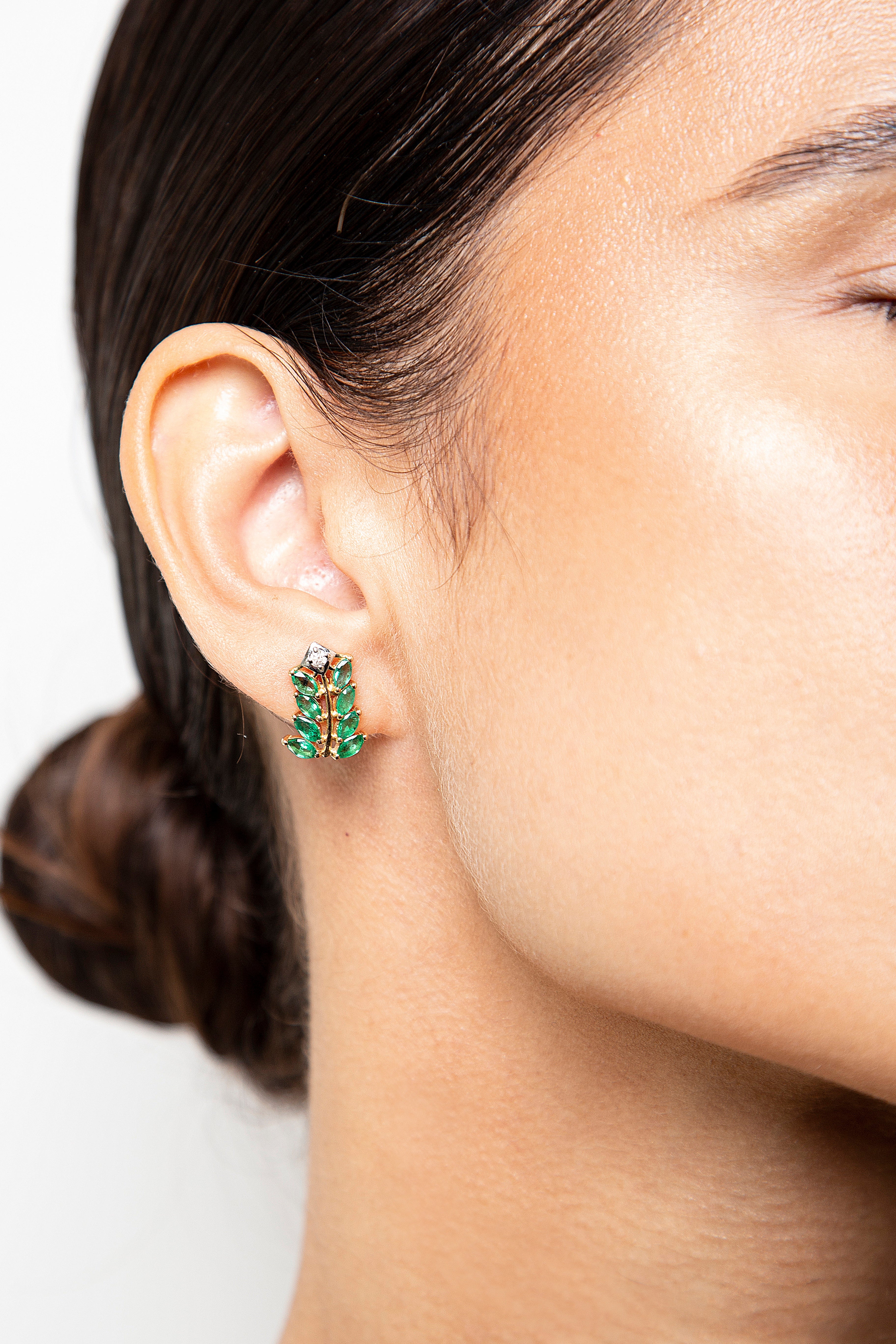 Aretes Flor Diamante Esmeralda Oro Amarillo 14K 1.65 ct.