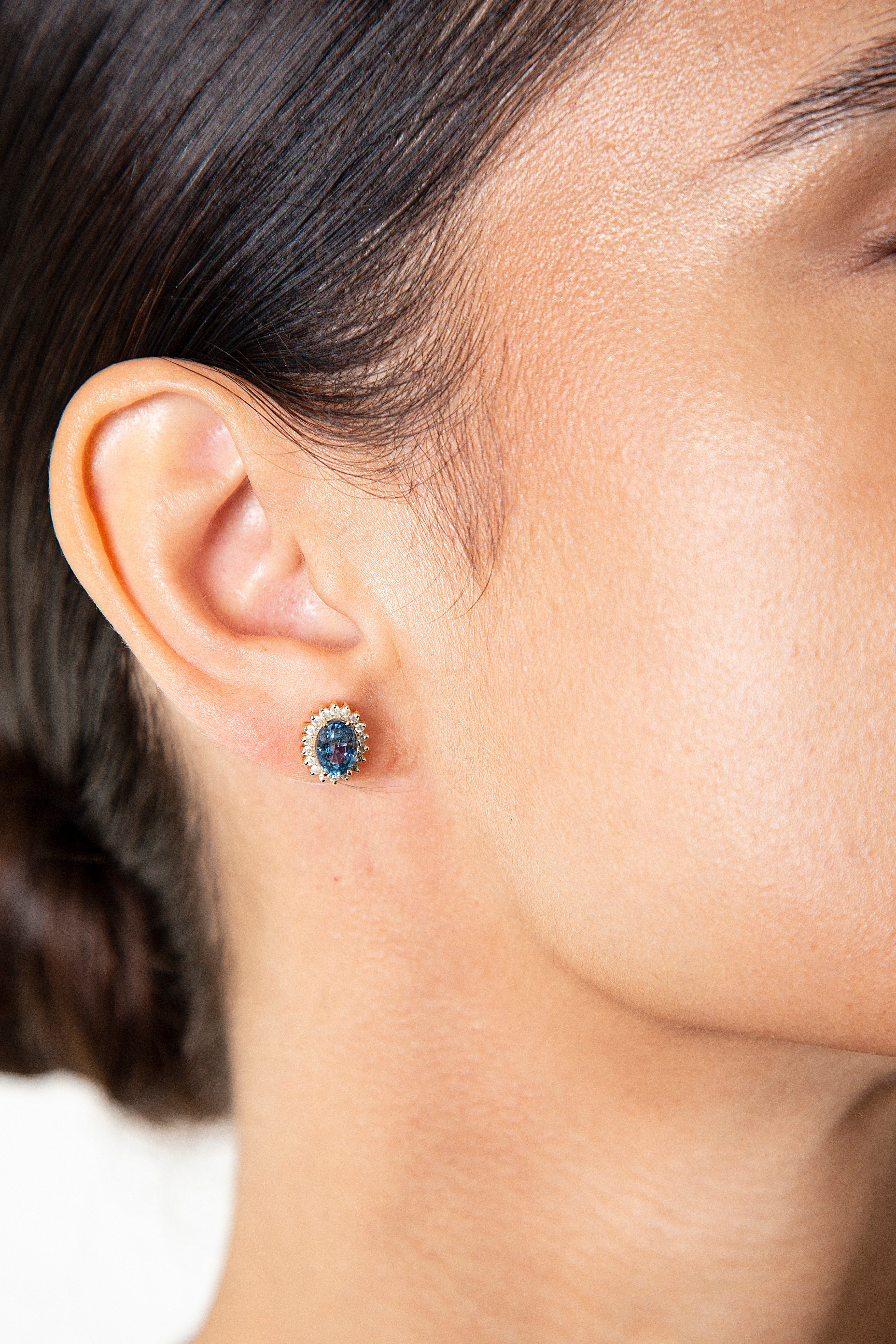 Aretes Studs Halo Diamante Zafiro Oro Amarillo 14K 2.53 ct.