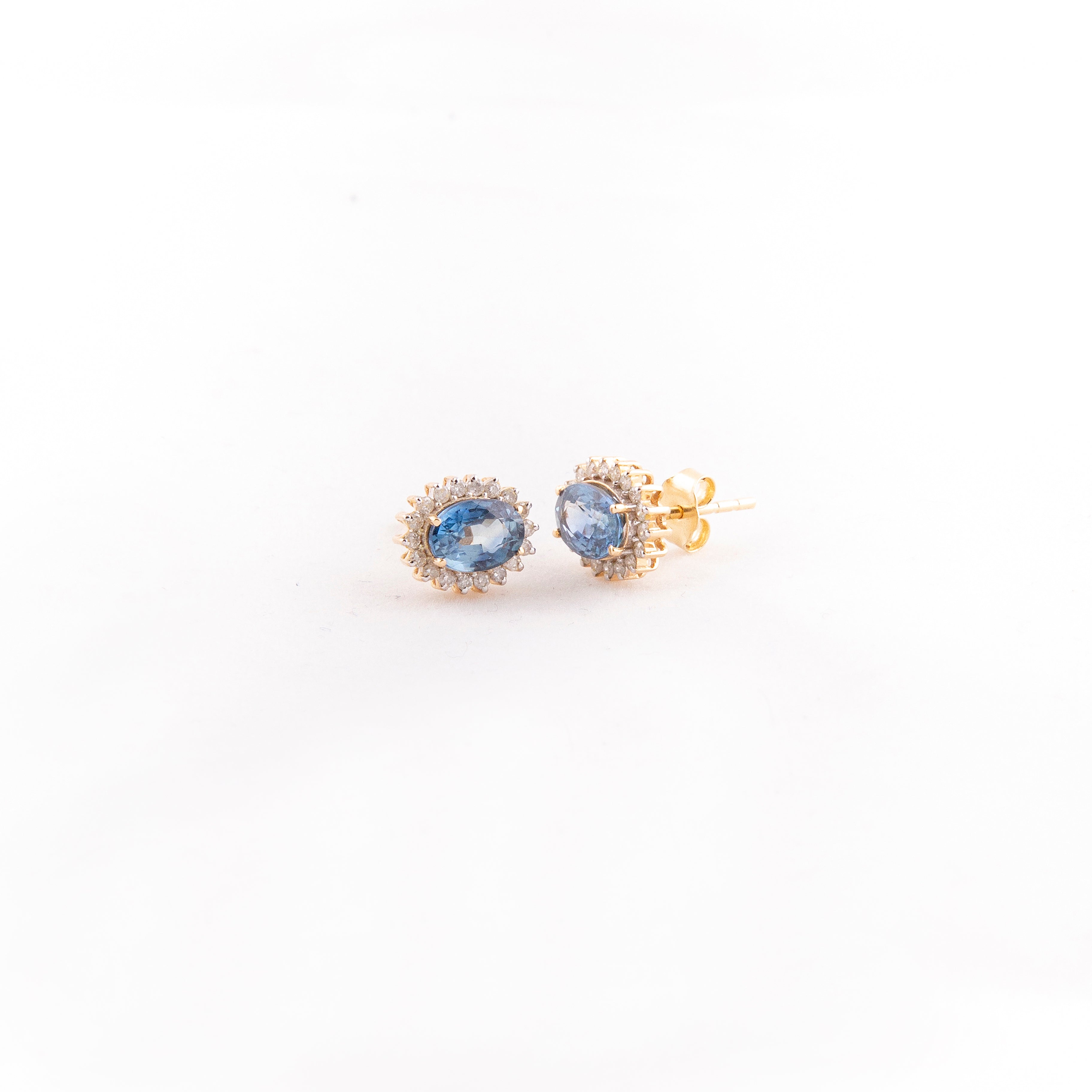 Aretes Studs Halo Diamante Zafiro Oro Amarillo 14K 2.53 ct.