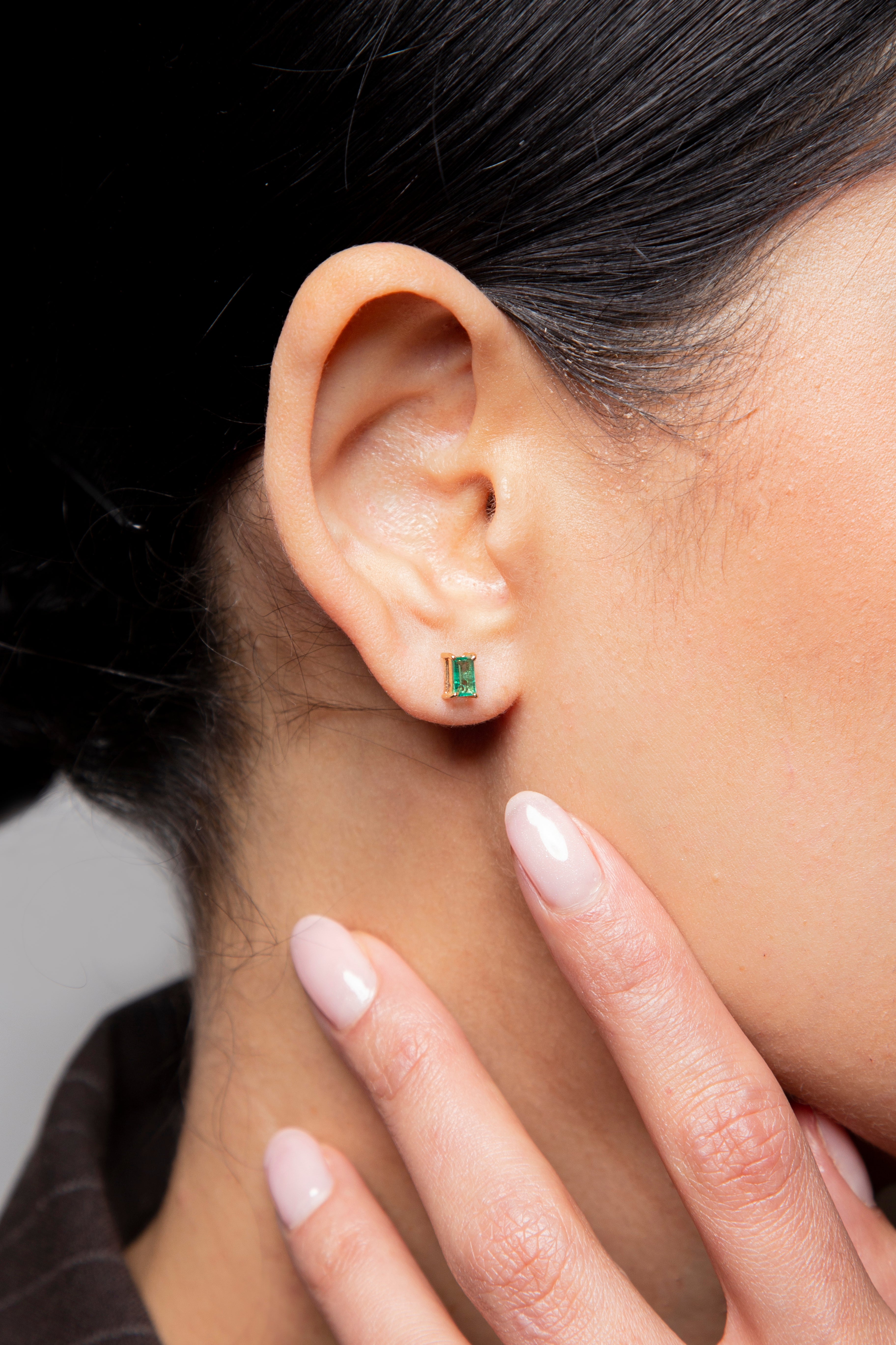 Aretes Studs Solitario Esmeralda Oro Amarillo 14K 0.6 ct.