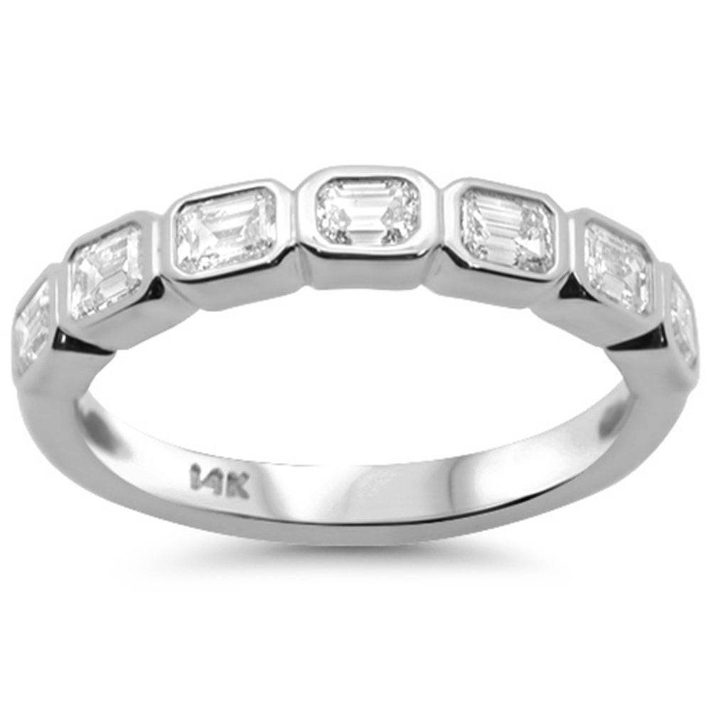 Anillo Eternity Bezel De Esmeralda Y Diamante En Oro Blanco De 14K .76Ct