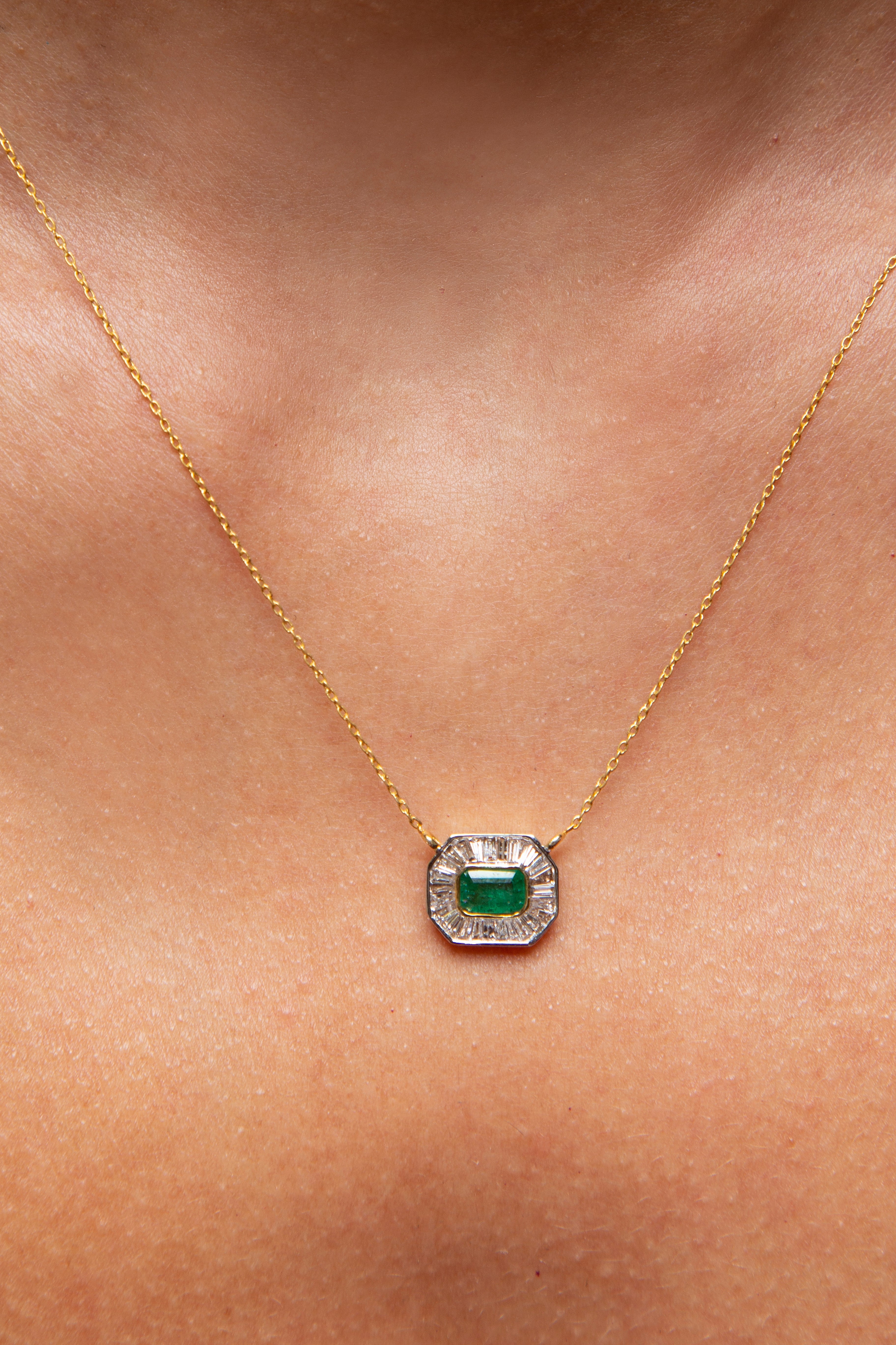 Collar Dije Halo Diamante Zafiro Oro Amarillo 14K 1.16 ct.