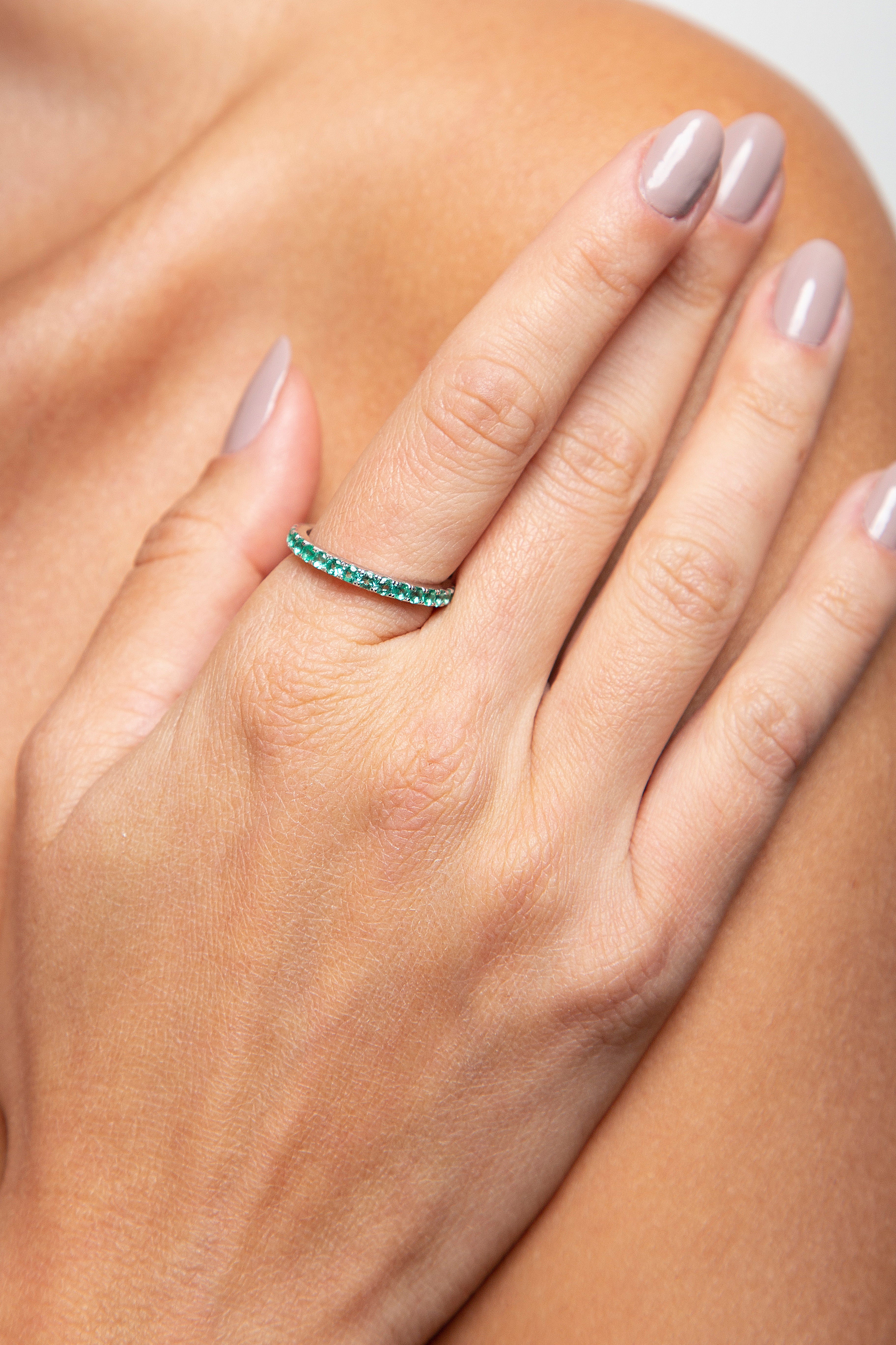 Anillo Churumbela Esmeralda Oro Blanco 14K 1.01 ct.