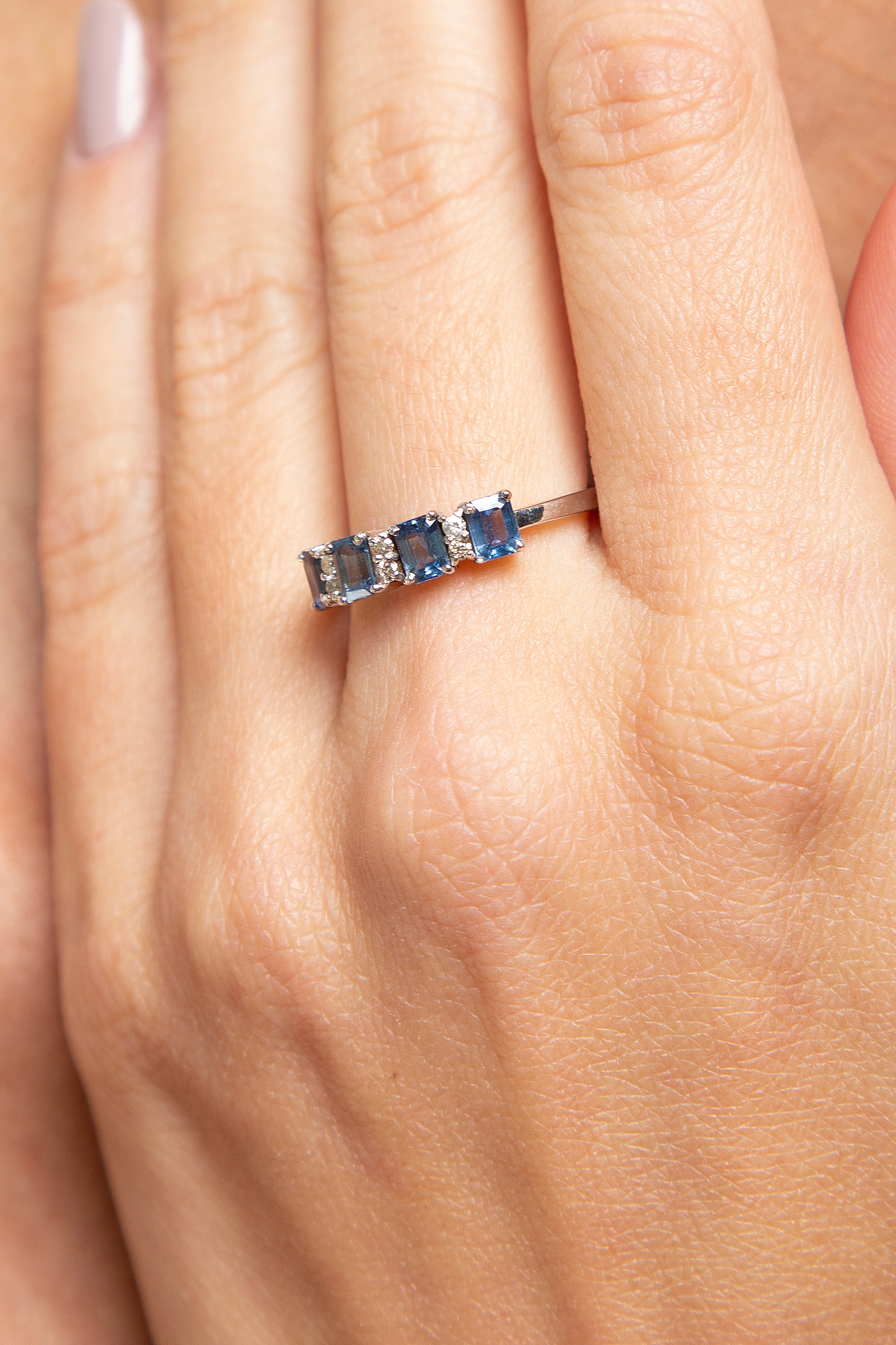 Anillo Churumbela Diamante Zafiro Oro Blanco 14K 1.21 ct.