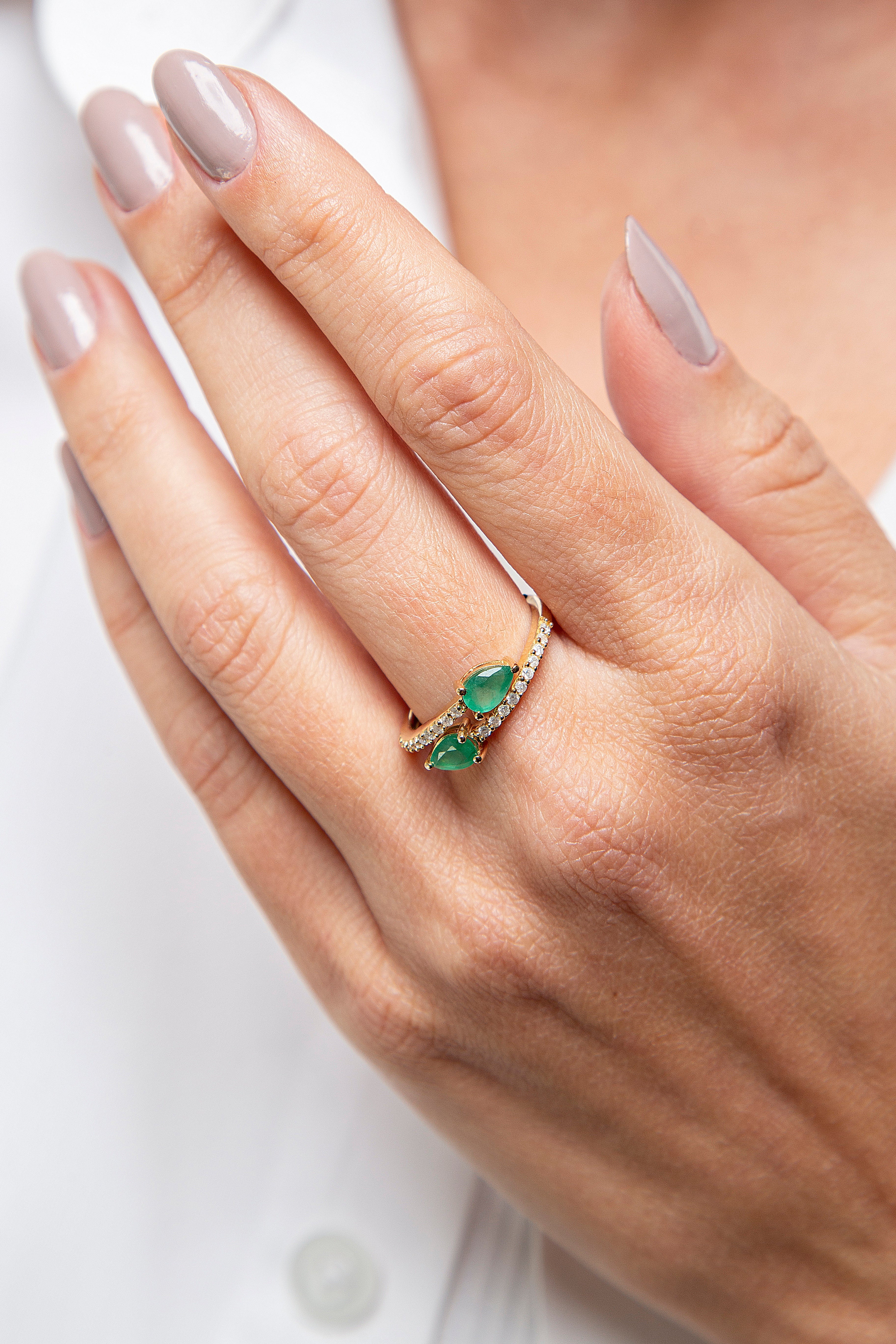 Anillo Bypass Diamante Esmeralda Oro Amarillo 14K 0.92 ct.