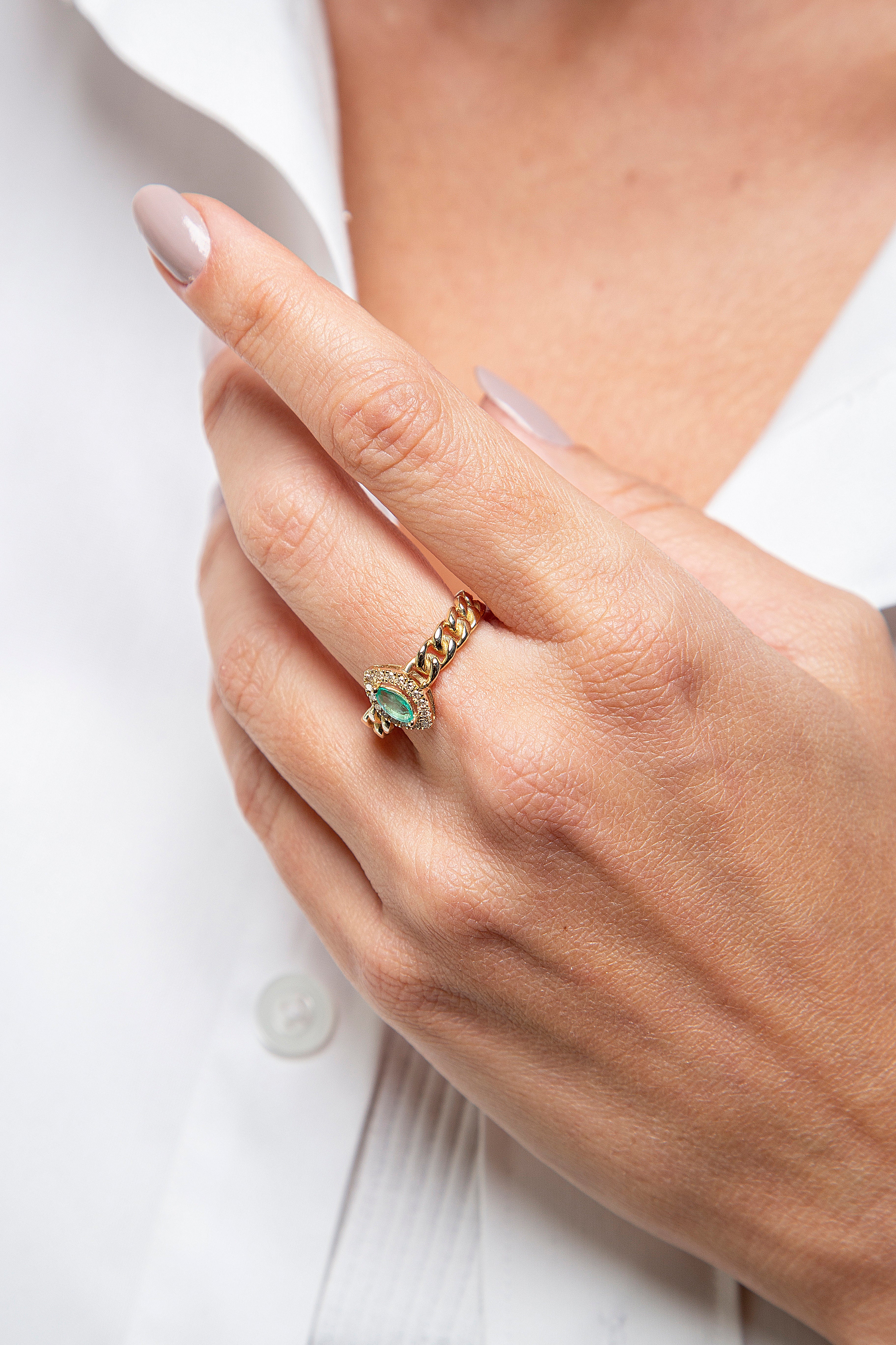 Anillo Cubano Halo Diamante Esmeralda Oro Amarillo 14K 0.38 ct.