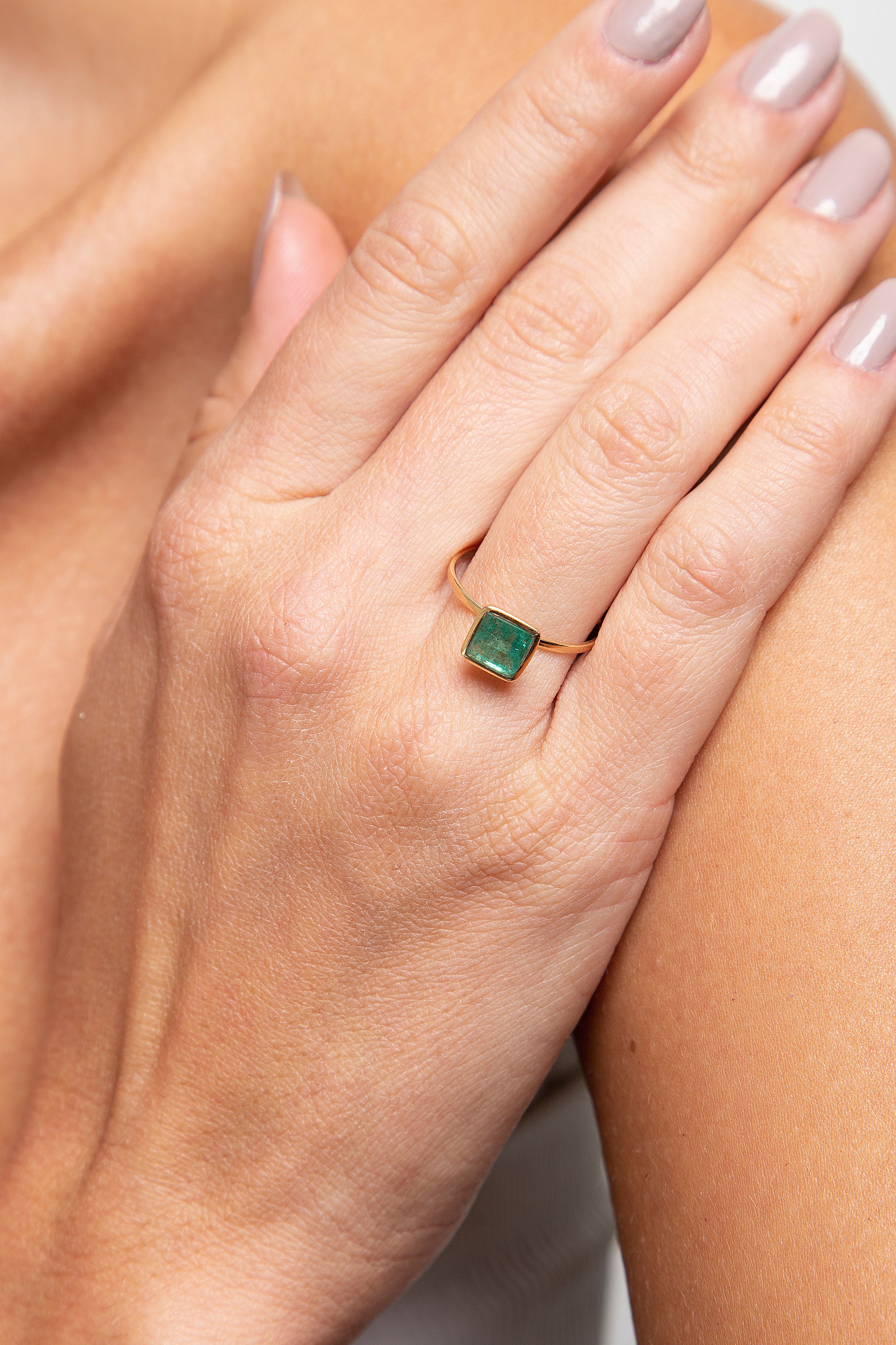 Anillo Solitario Esmeralda Oro Amarillo 14K 0.9 ct.