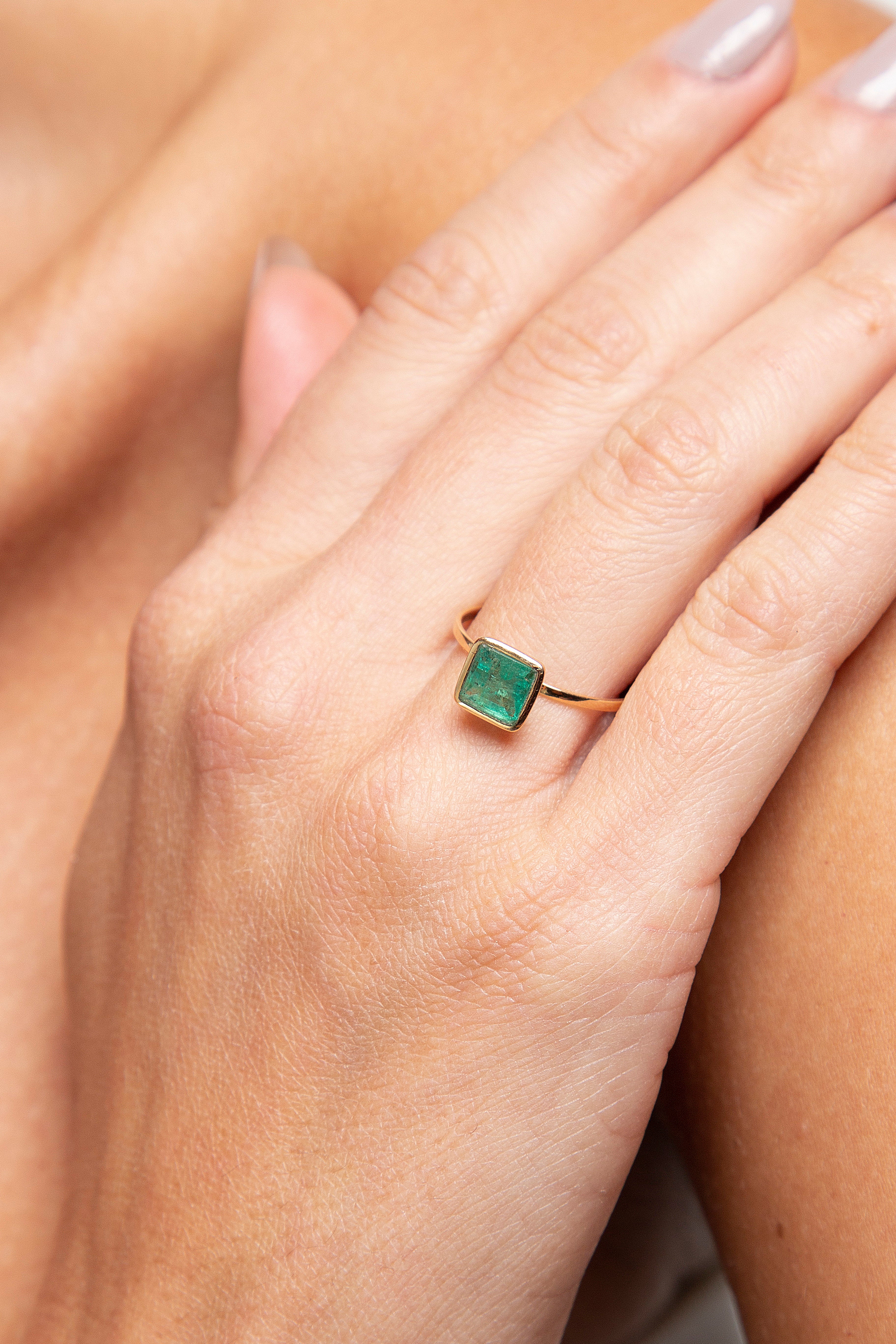 Anillo Solitario Esmeralda Oro Amarillo 14K 0.9 ct.