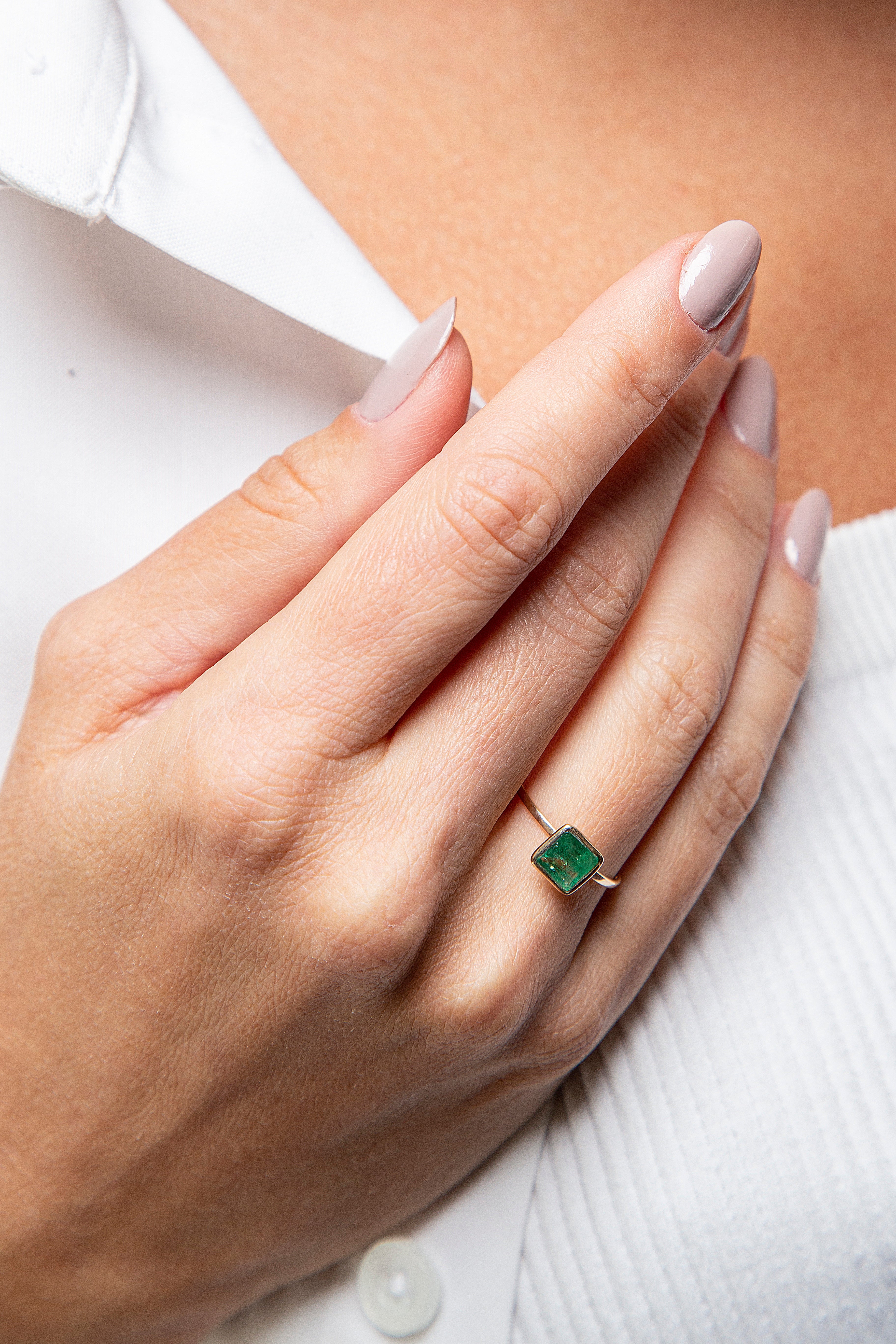 Anillo Solitario Esmeralda Oro Amarillo 14K 1.05 ct.