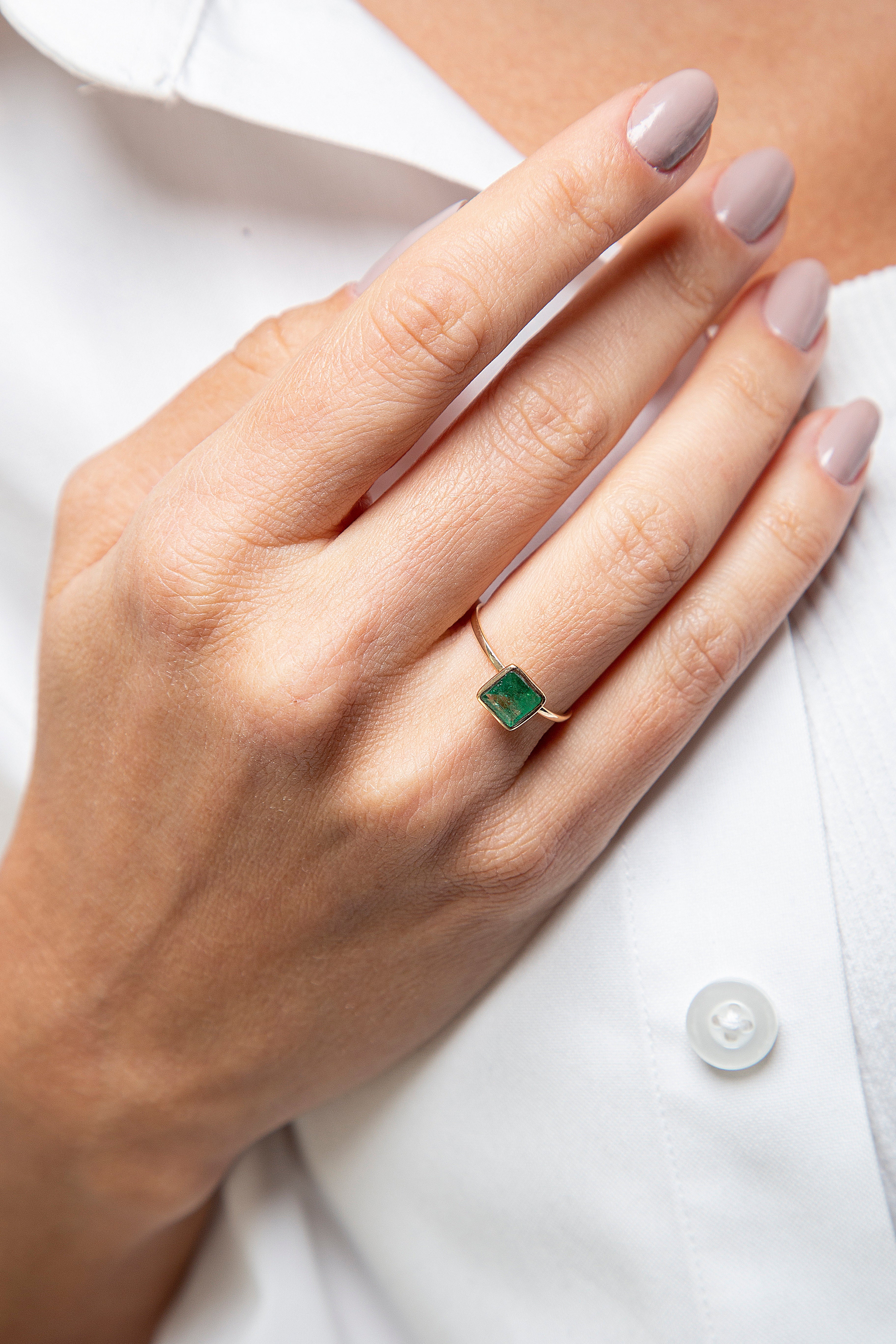 Anillo Solitario Esmeralda Oro Amarillo 14K 1.05 ct.