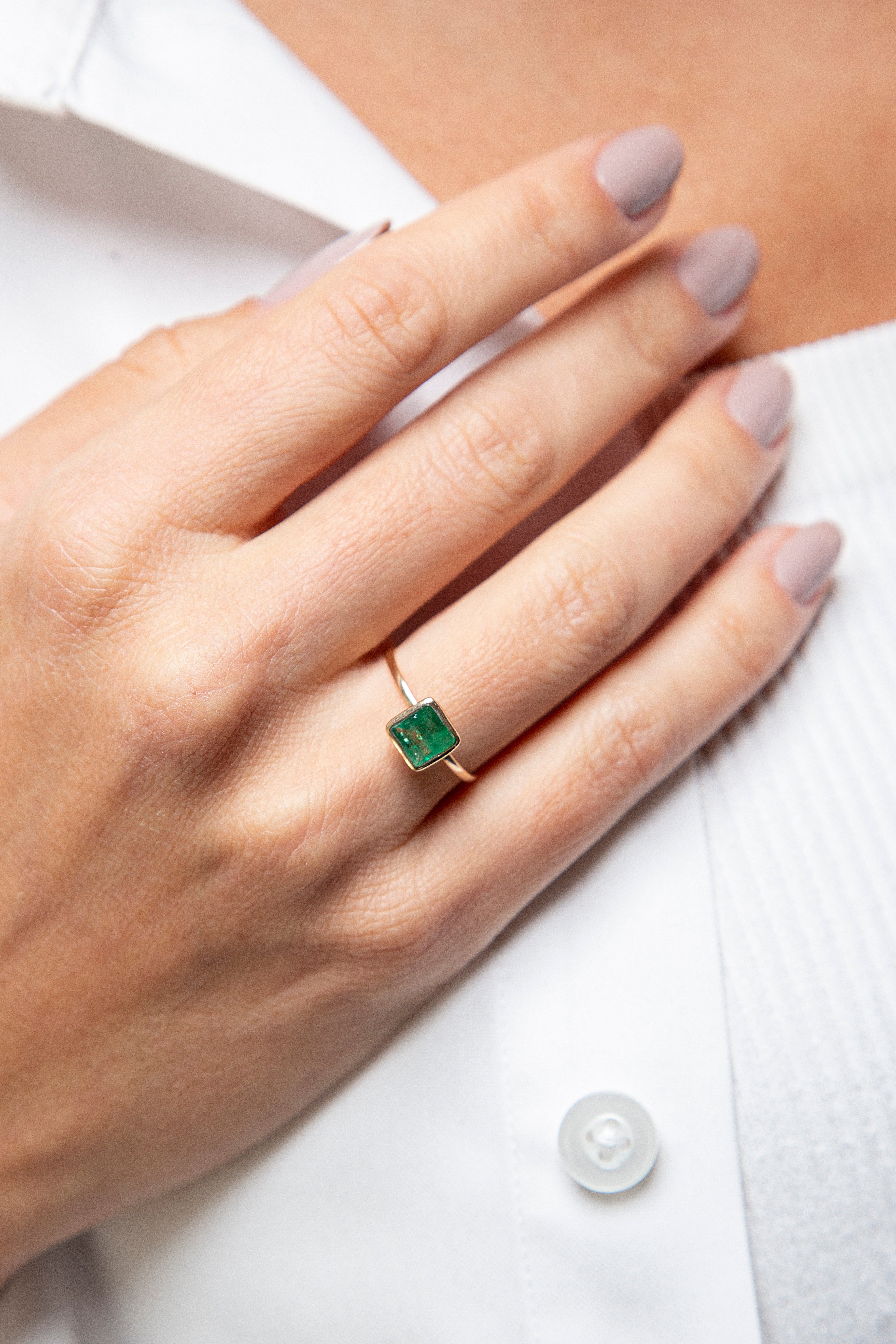 Anillo Solitario Esmeralda Oro Amarillo 14K 1.05 ct.