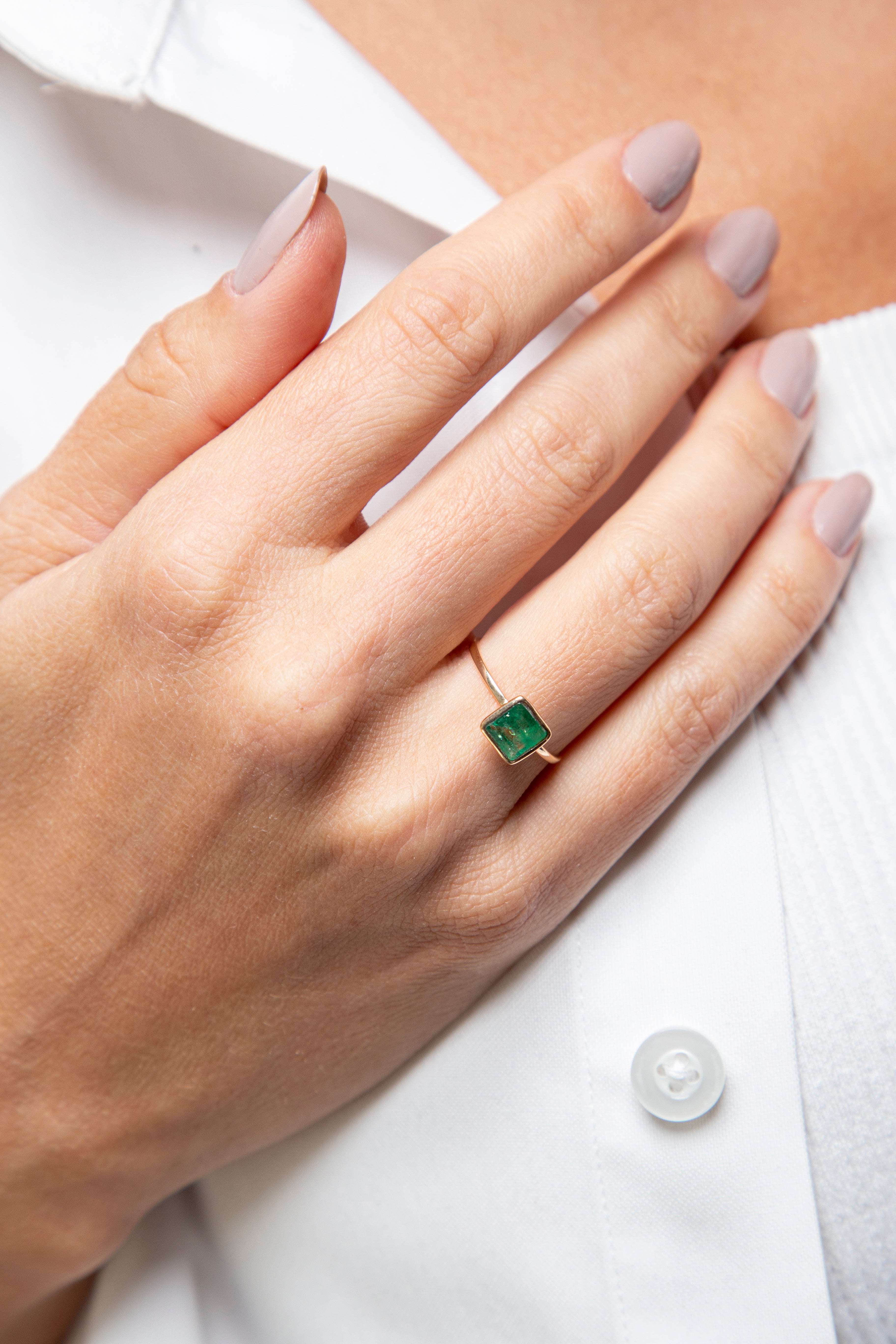 Anillo Solitario Esmeralda Oro Amarillo 14K 1.05 ct.