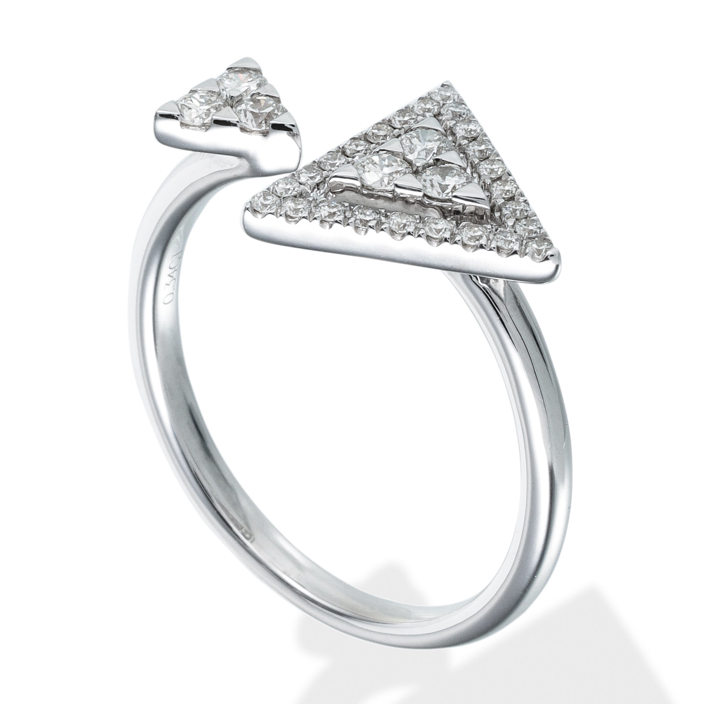 Anillo Triángulo De Diamantes De Oro Blanco De 14Kt 0.34 Ct.