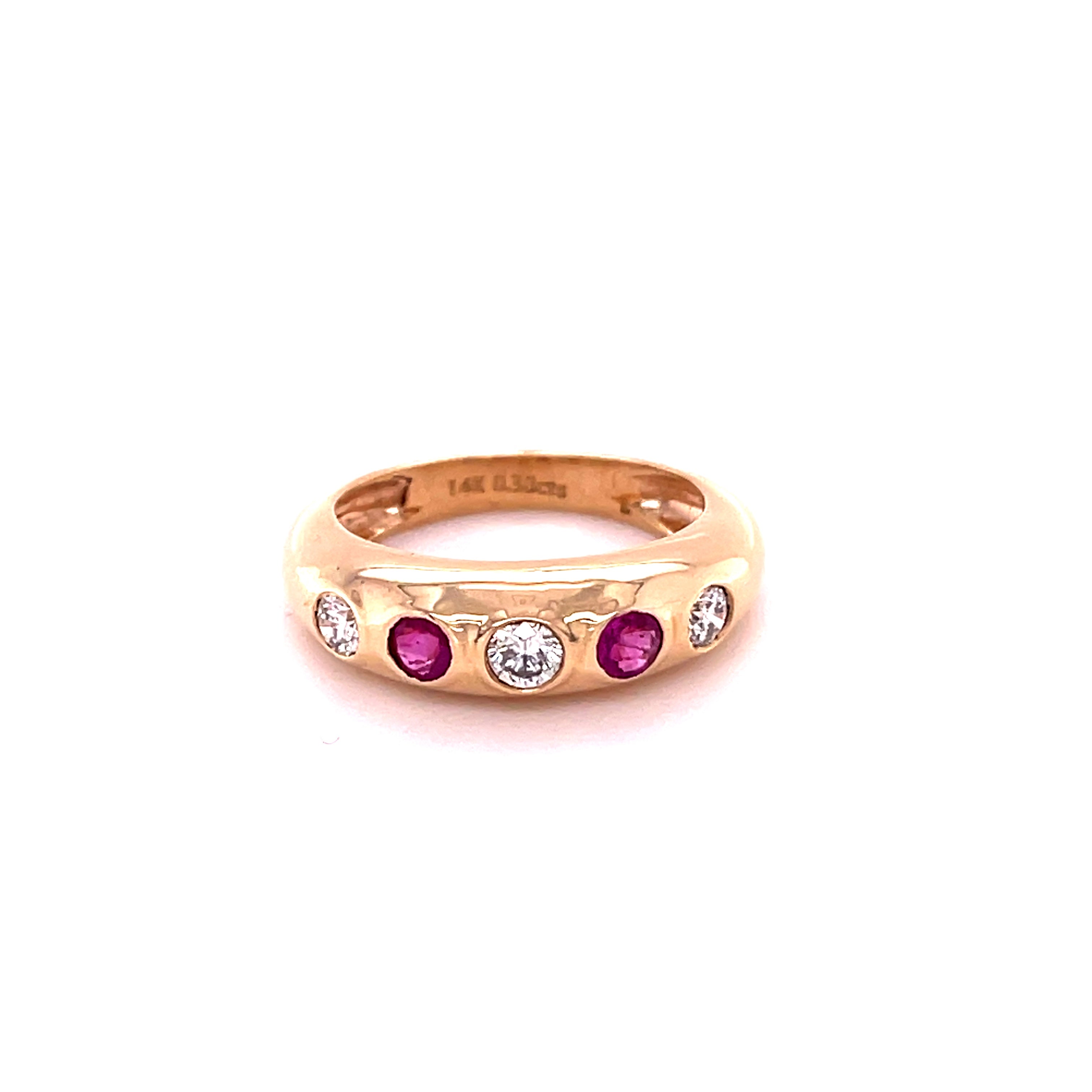 Anillo De Rubí De Oro De 14 Quilates Con Diamantes 0.65 Ct.