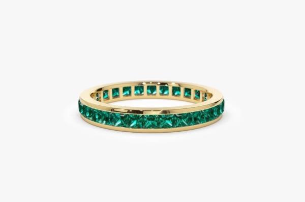 Anillo En Oro Amarillo De 14K Con Esmeralda 2.8 Ct